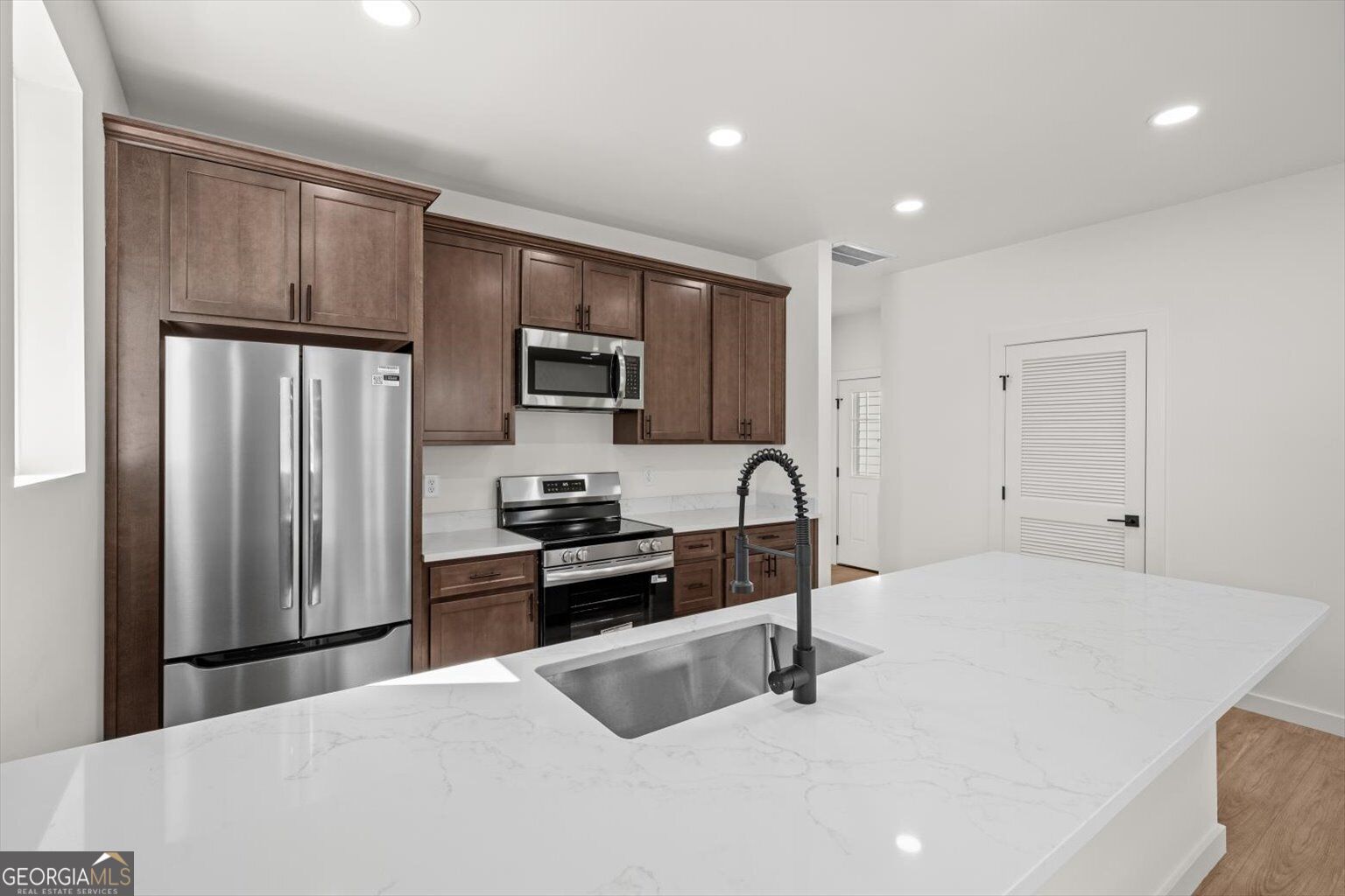 906 S Hamilton Street Property Photo 10