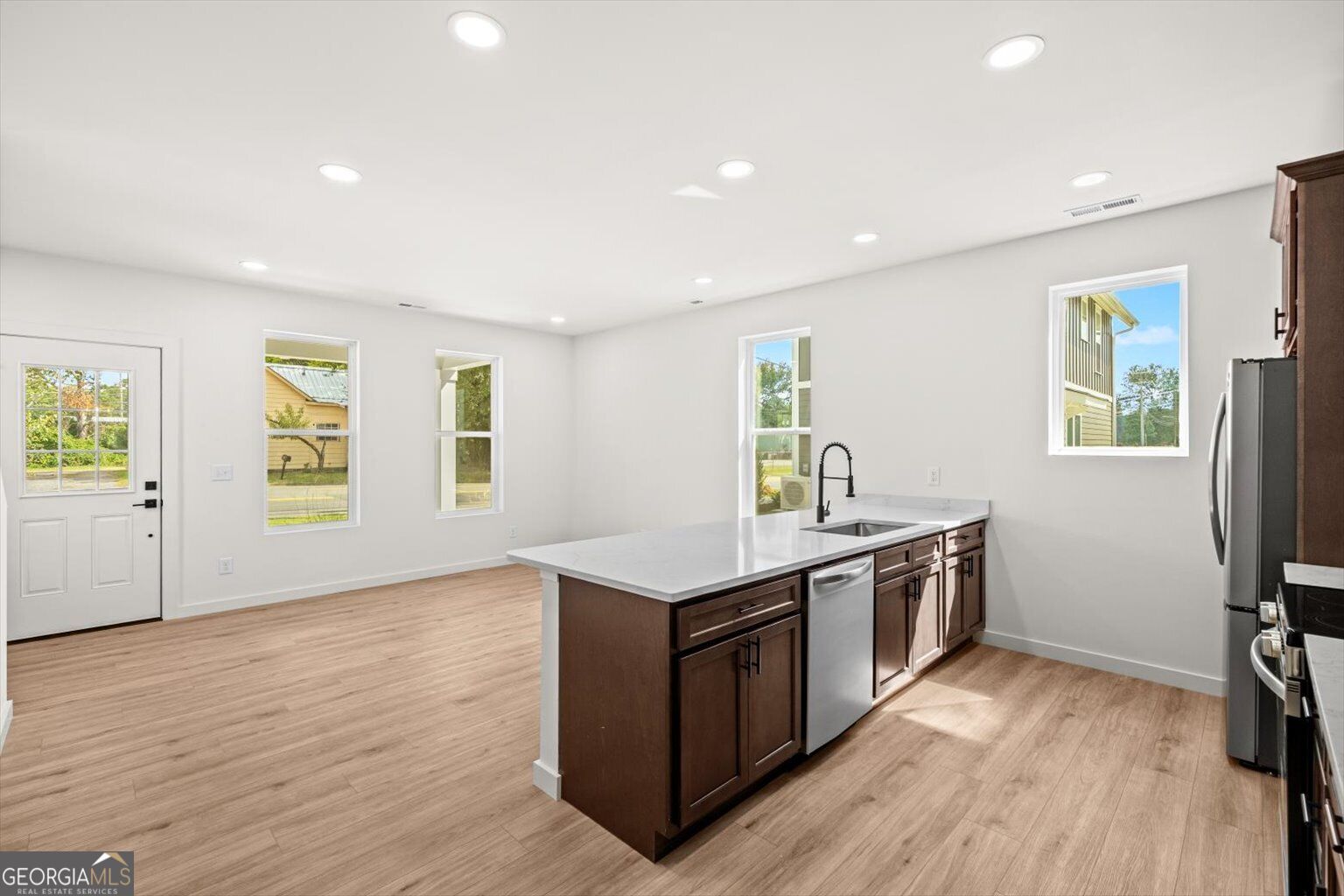906 S Hamilton Street Property Photo 12
