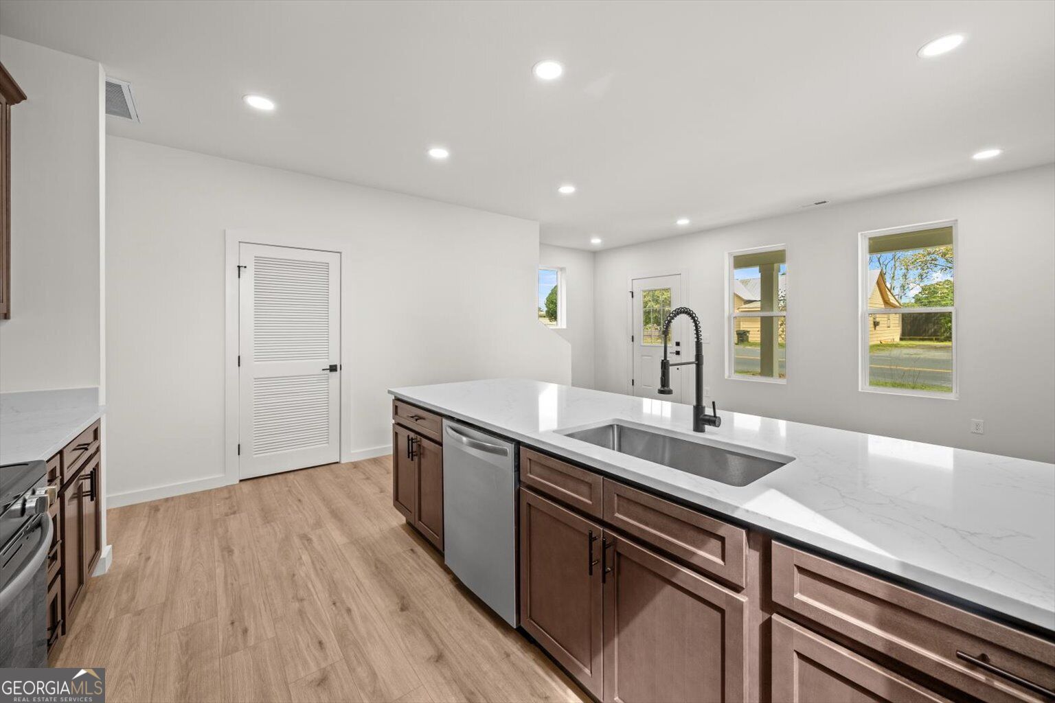 906 S Hamilton Street Property Photo 14