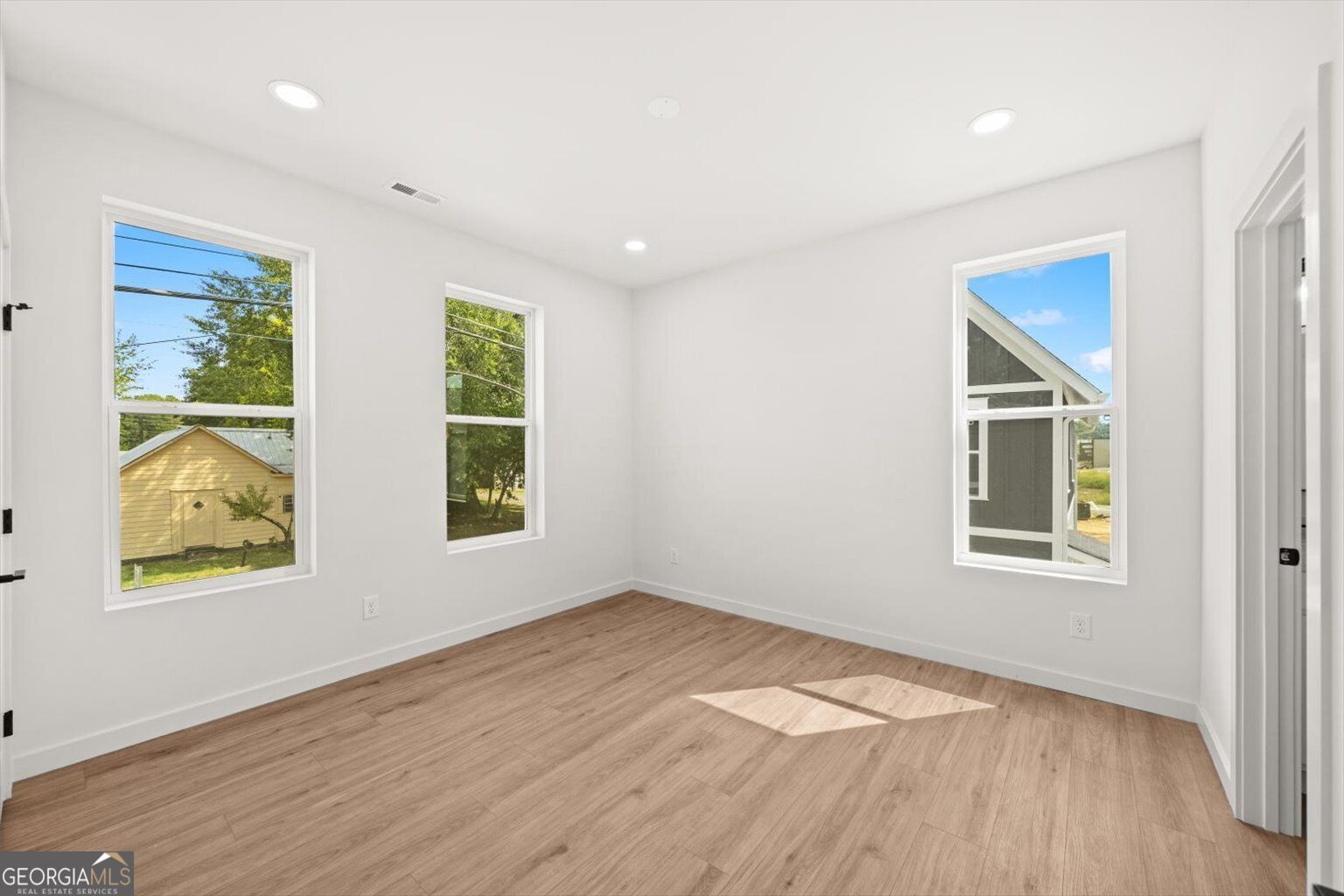 906 S Hamilton Street Property Photo 29