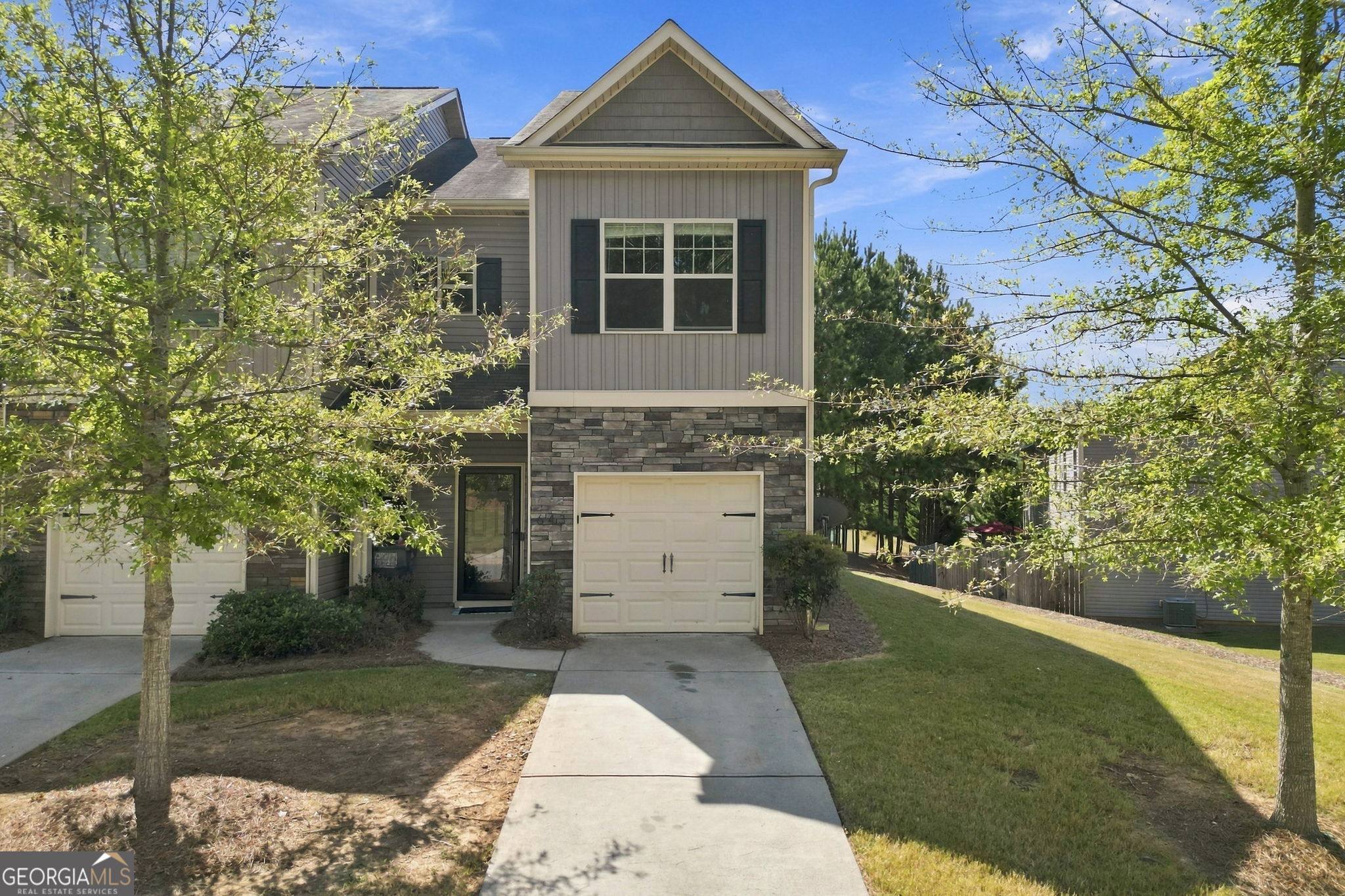 643 Oakside Place Property Photo 1