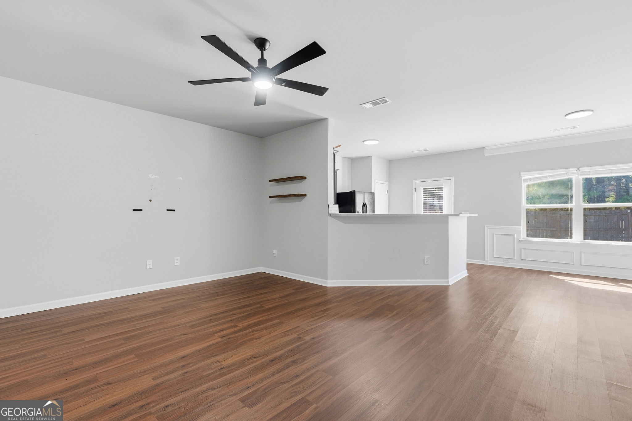643 Oakside Place Property Photo 4