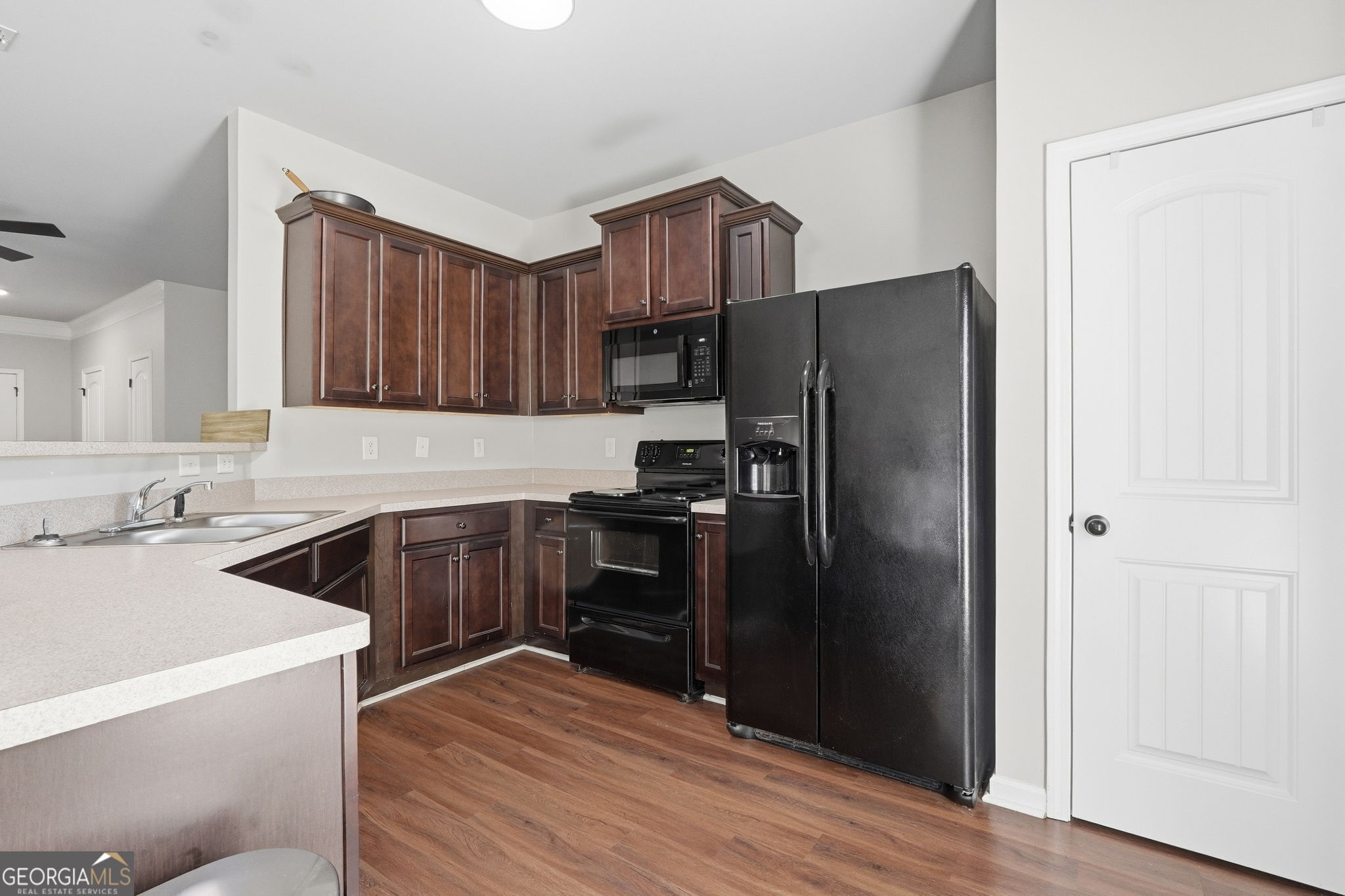 643 Oakside Place Property Photo 6