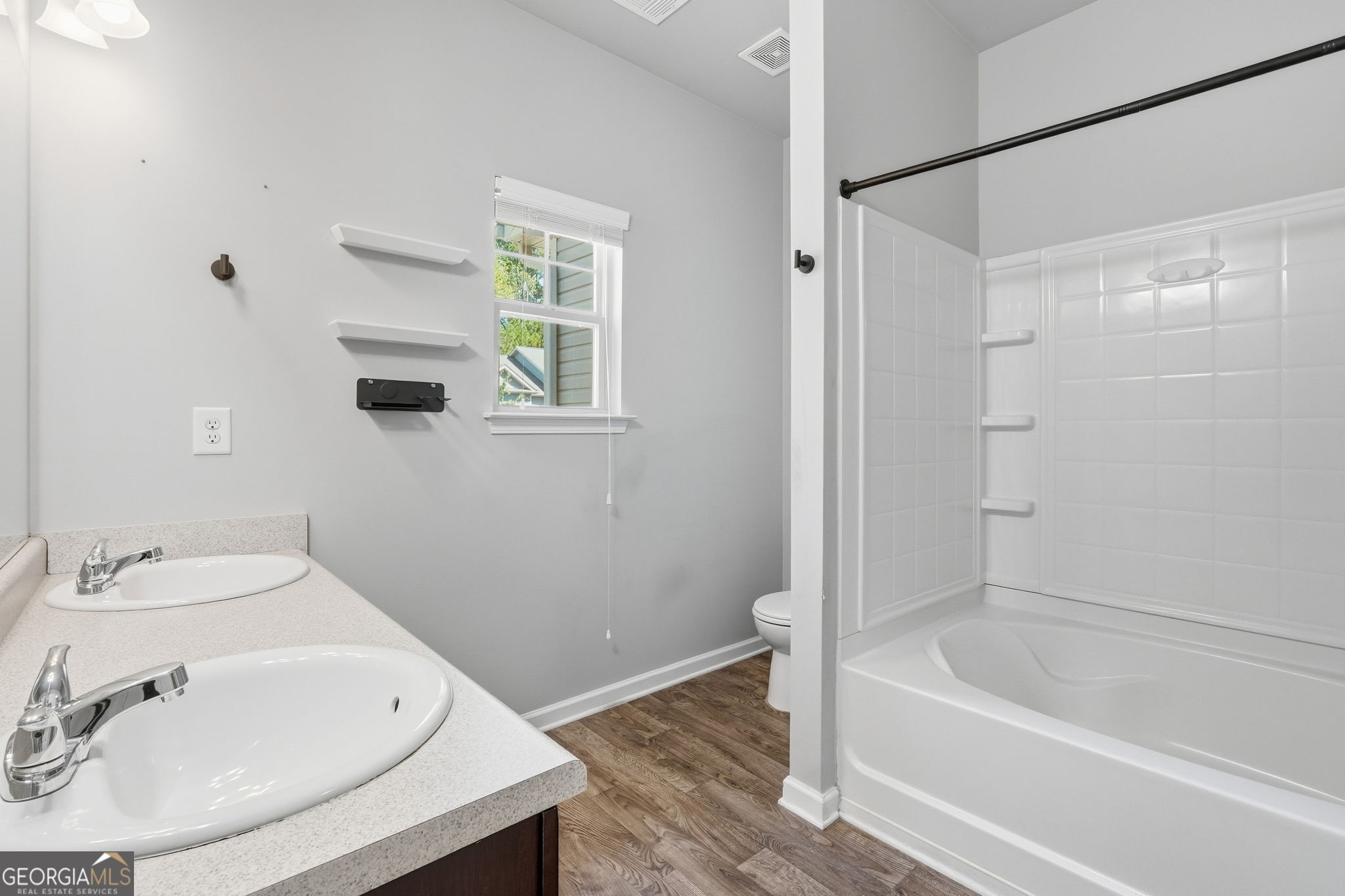 643 Oakside Place Property Photo 12