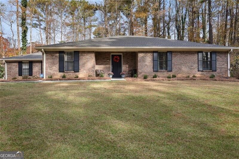 84 Lake Somerset Drive NW