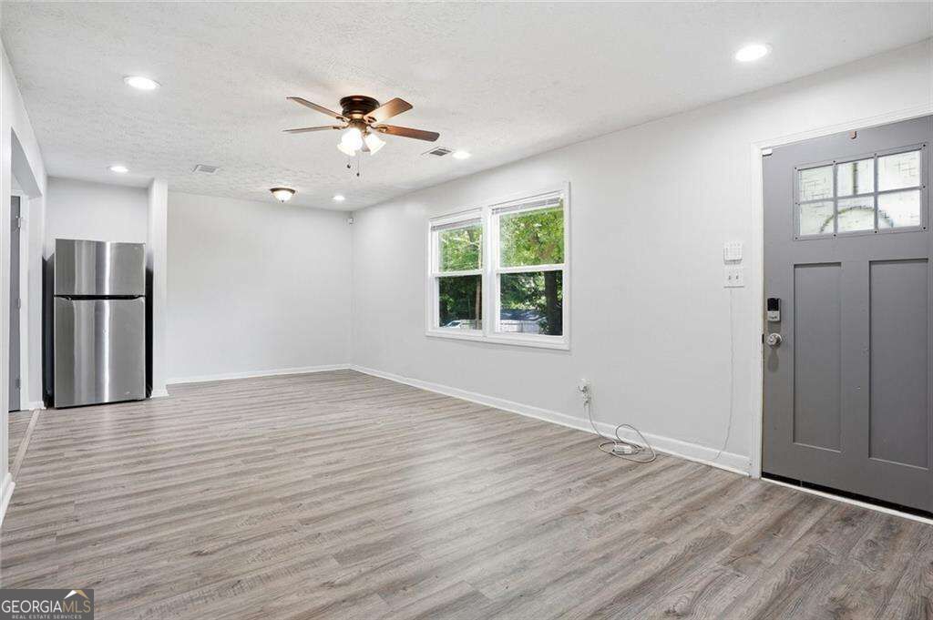 923 Redford Drive Se Property Photo 5