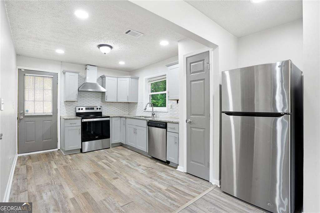 923 Redford Drive Se Property Photo 7