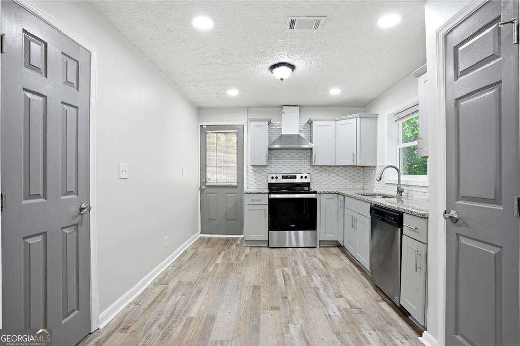 923 Redford Drive Se Property Photo 8