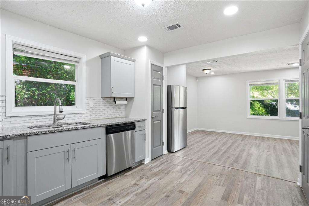 923 Redford Drive Se Property Photo 9