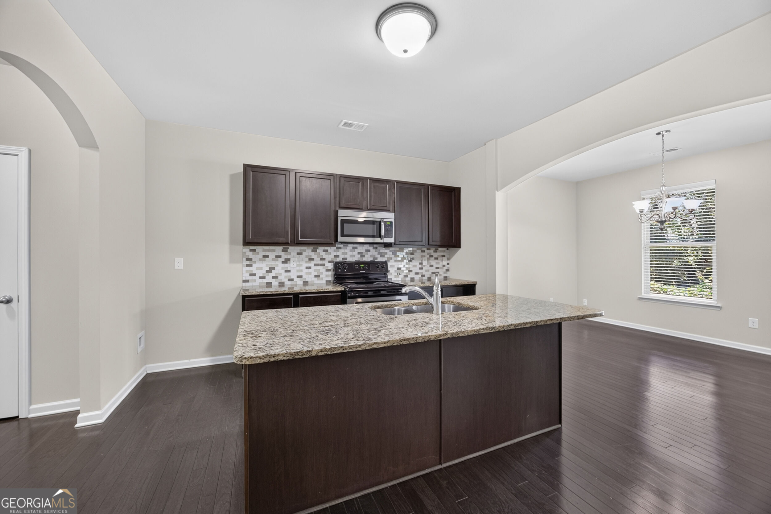 7113 Creeksong Drive Property Photo 10