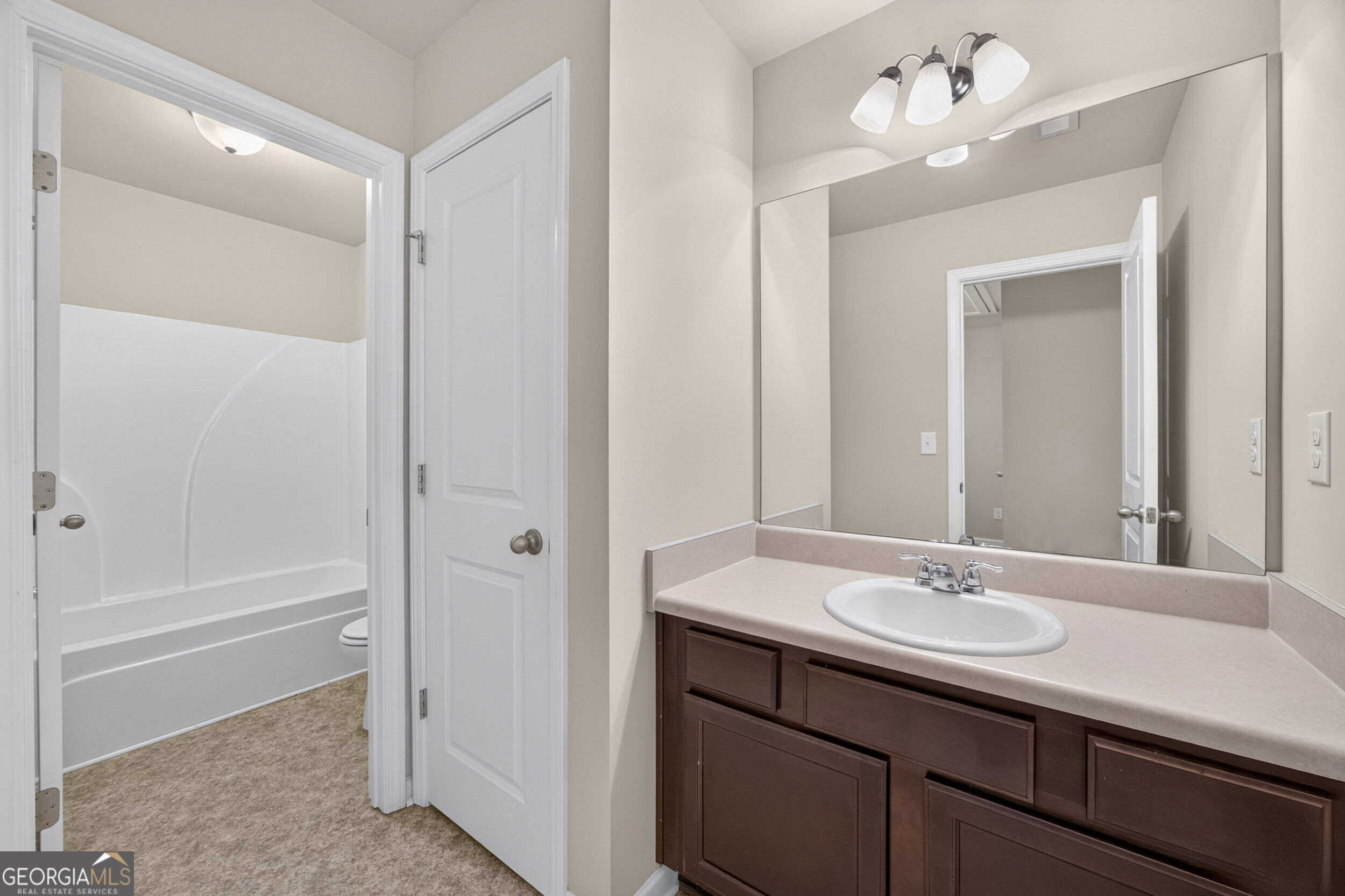 7113 Creeksong Drive Property Photo 14