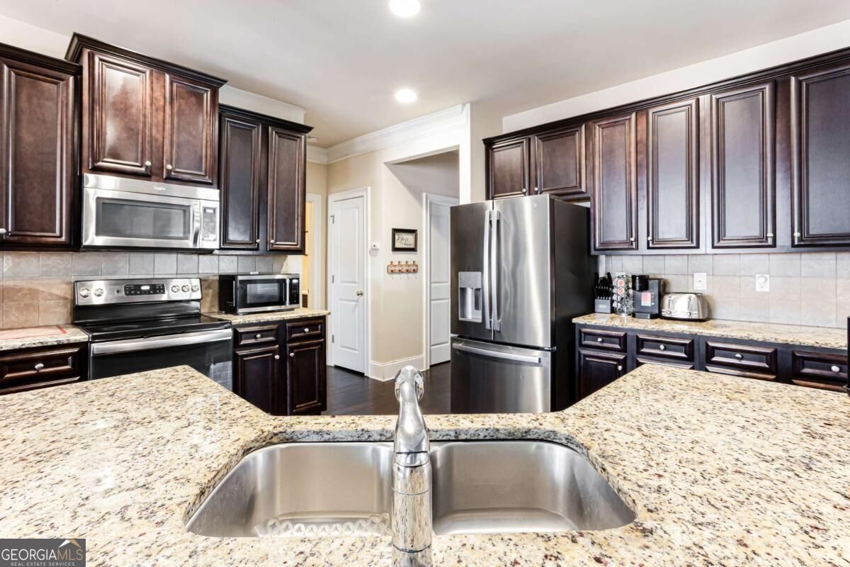 100 Regency Place Property Photo 18