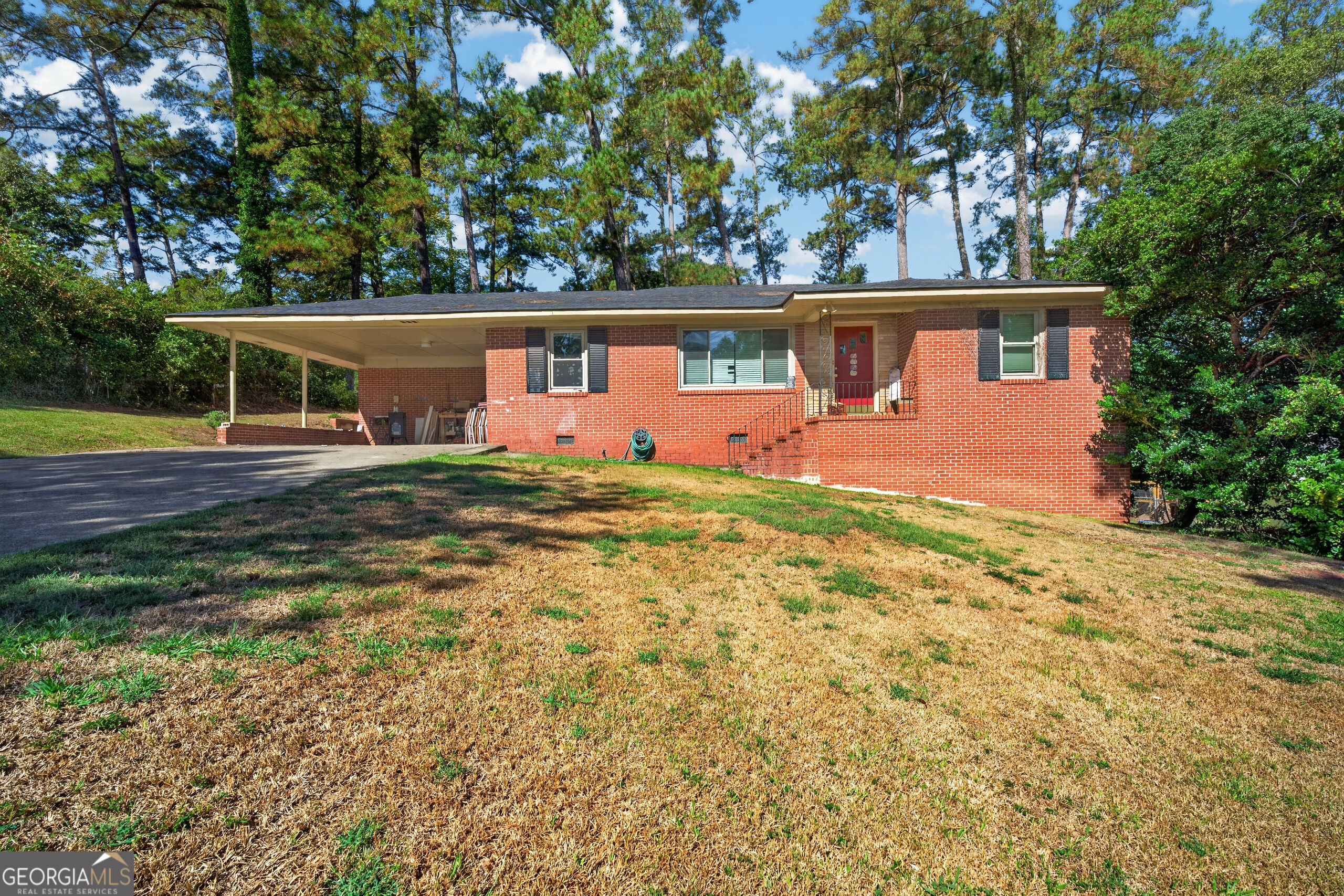 720 Forest Ridge Drive W Property Photo 1