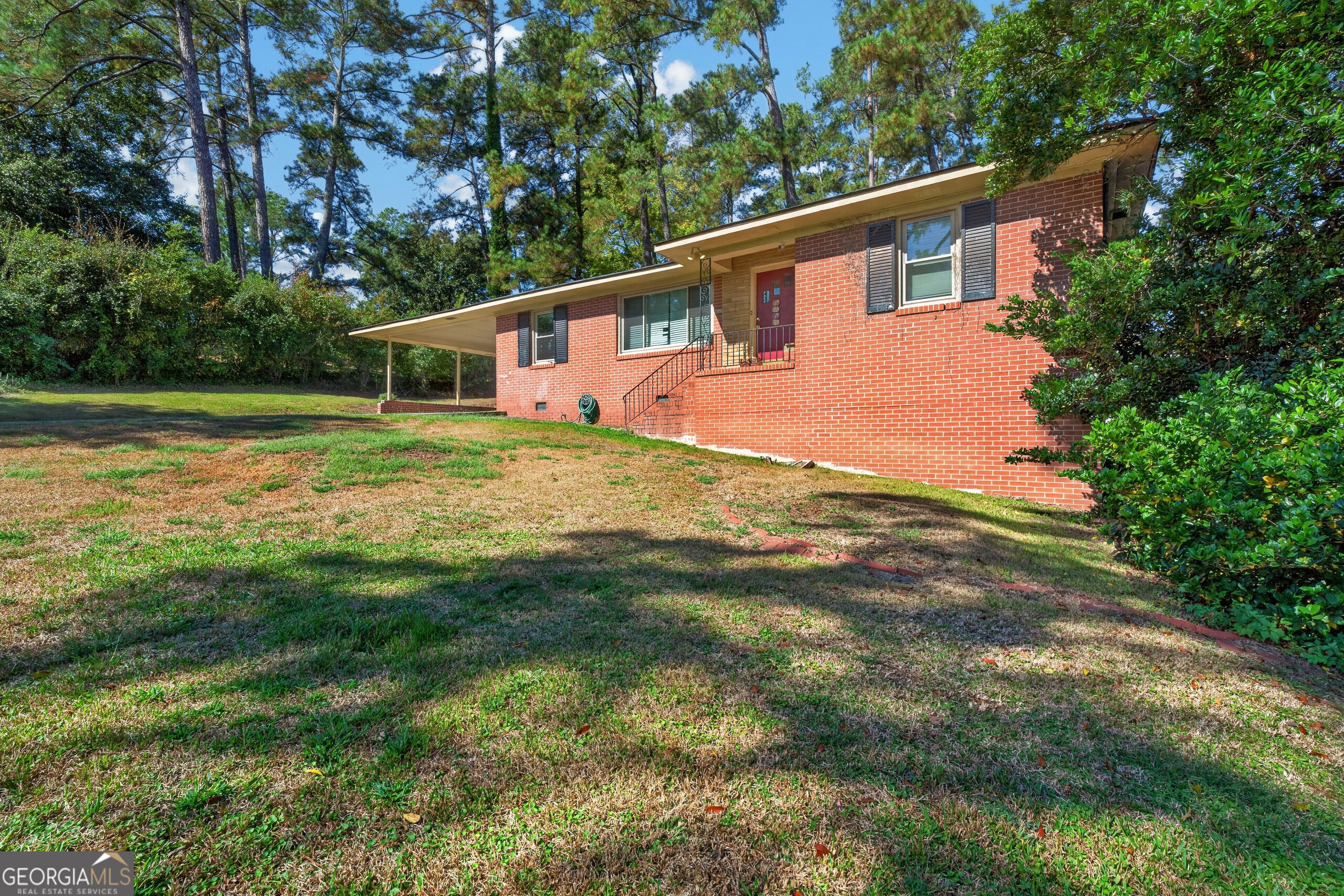 720 Forest Ridge Drive W Property Photo 2