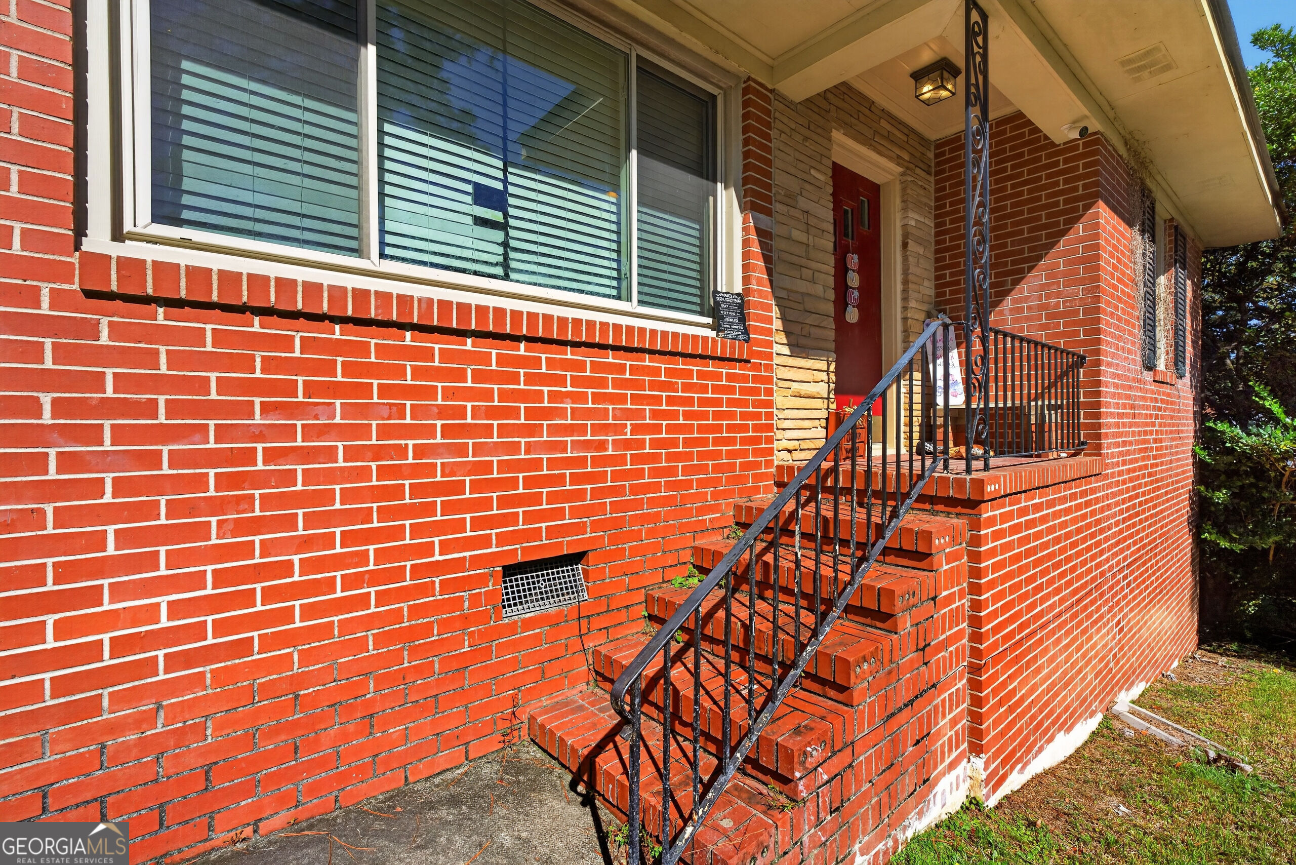 720 Forest Ridge Drive W Property Photo 4
