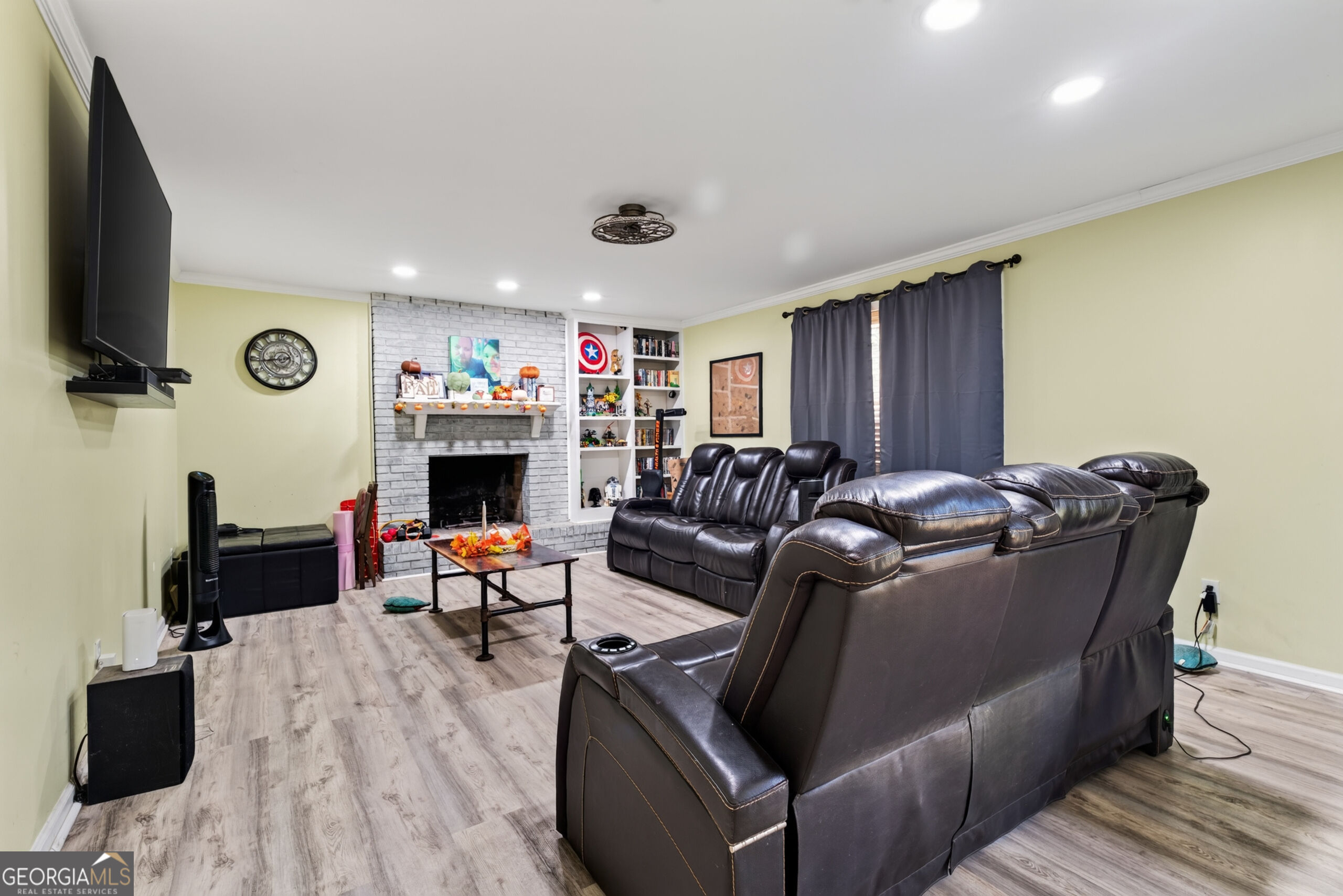 720 Forest Ridge Drive W Property Photo 6