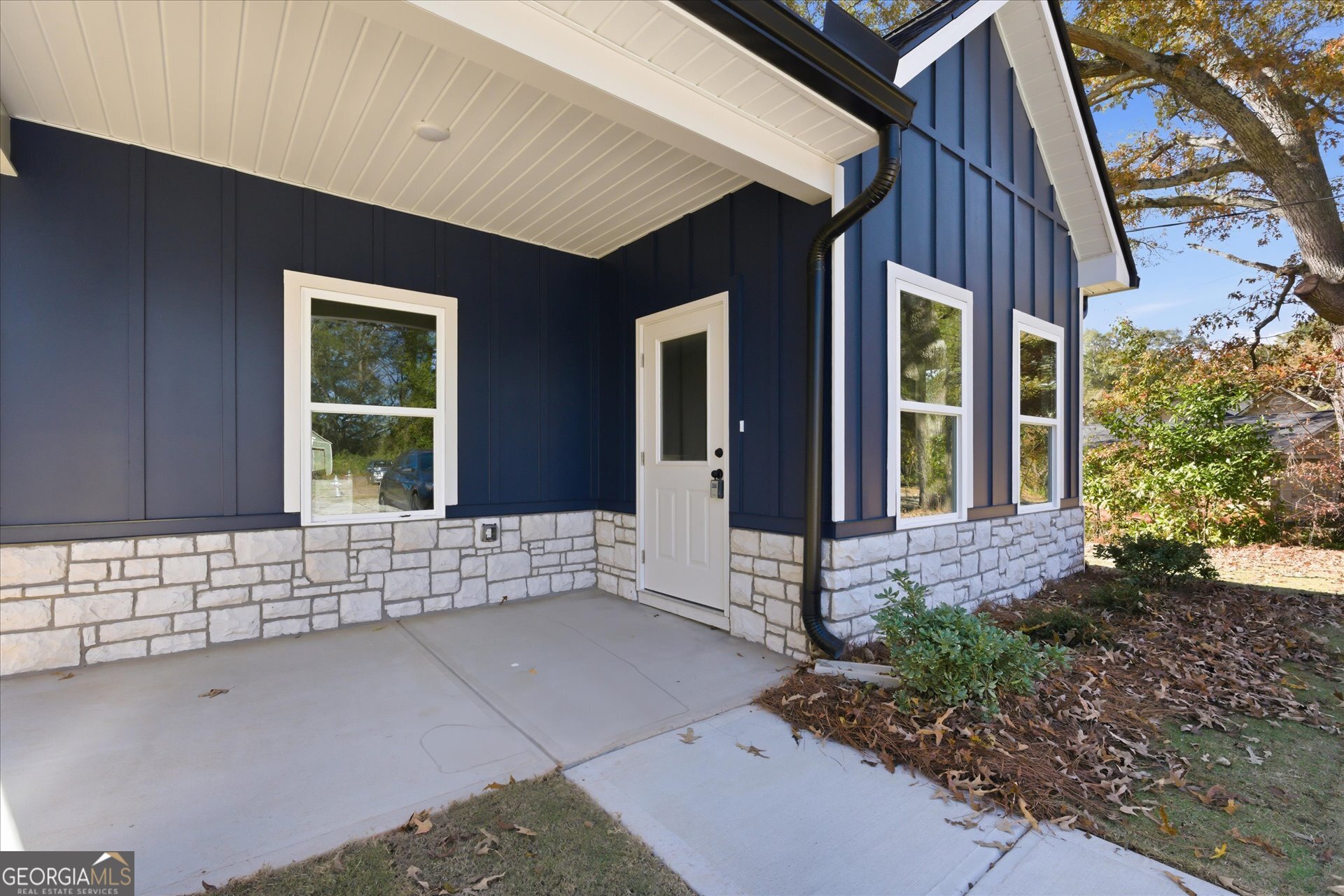 654 King Street Property Photo 4