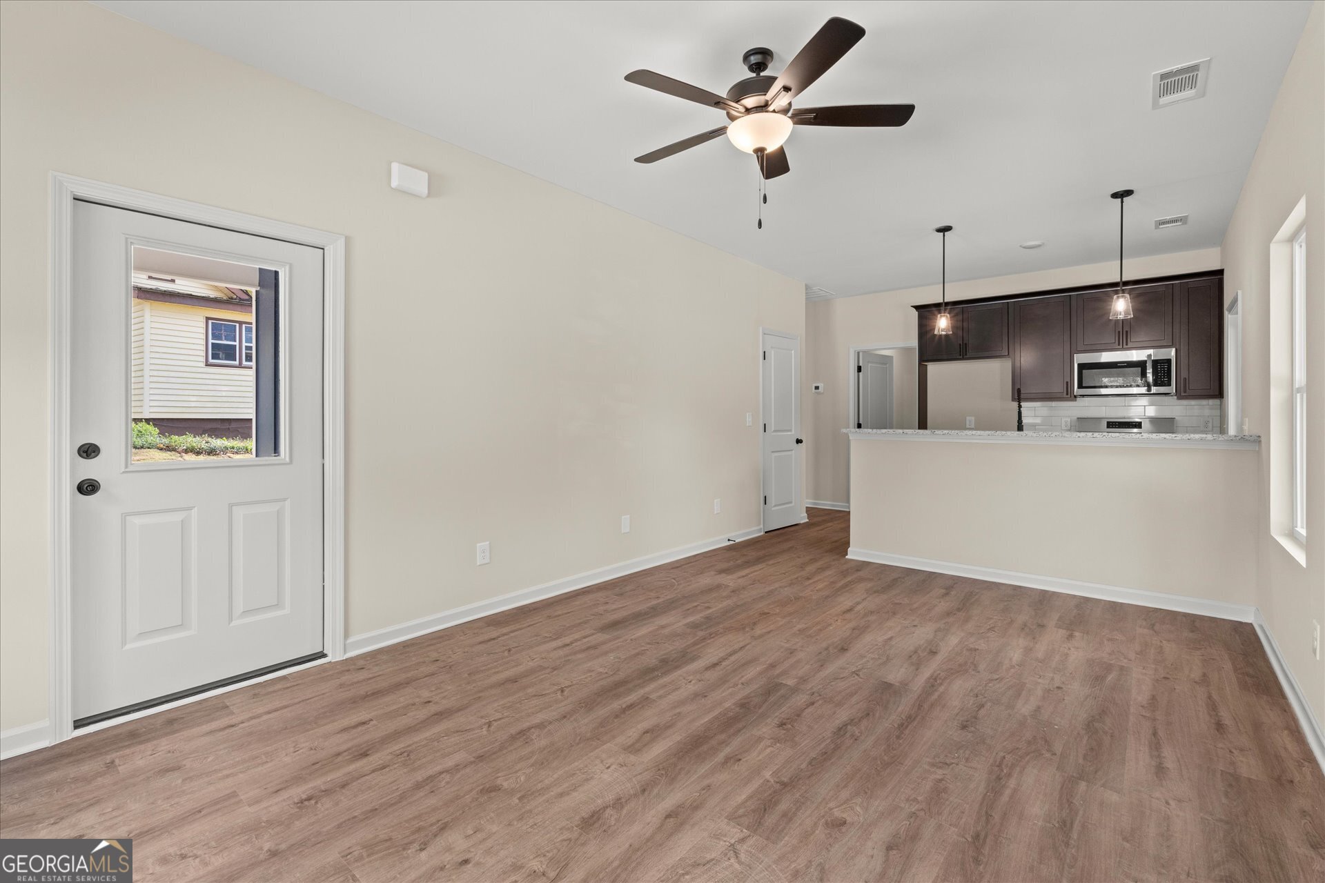 654 King Street Property Photo 5