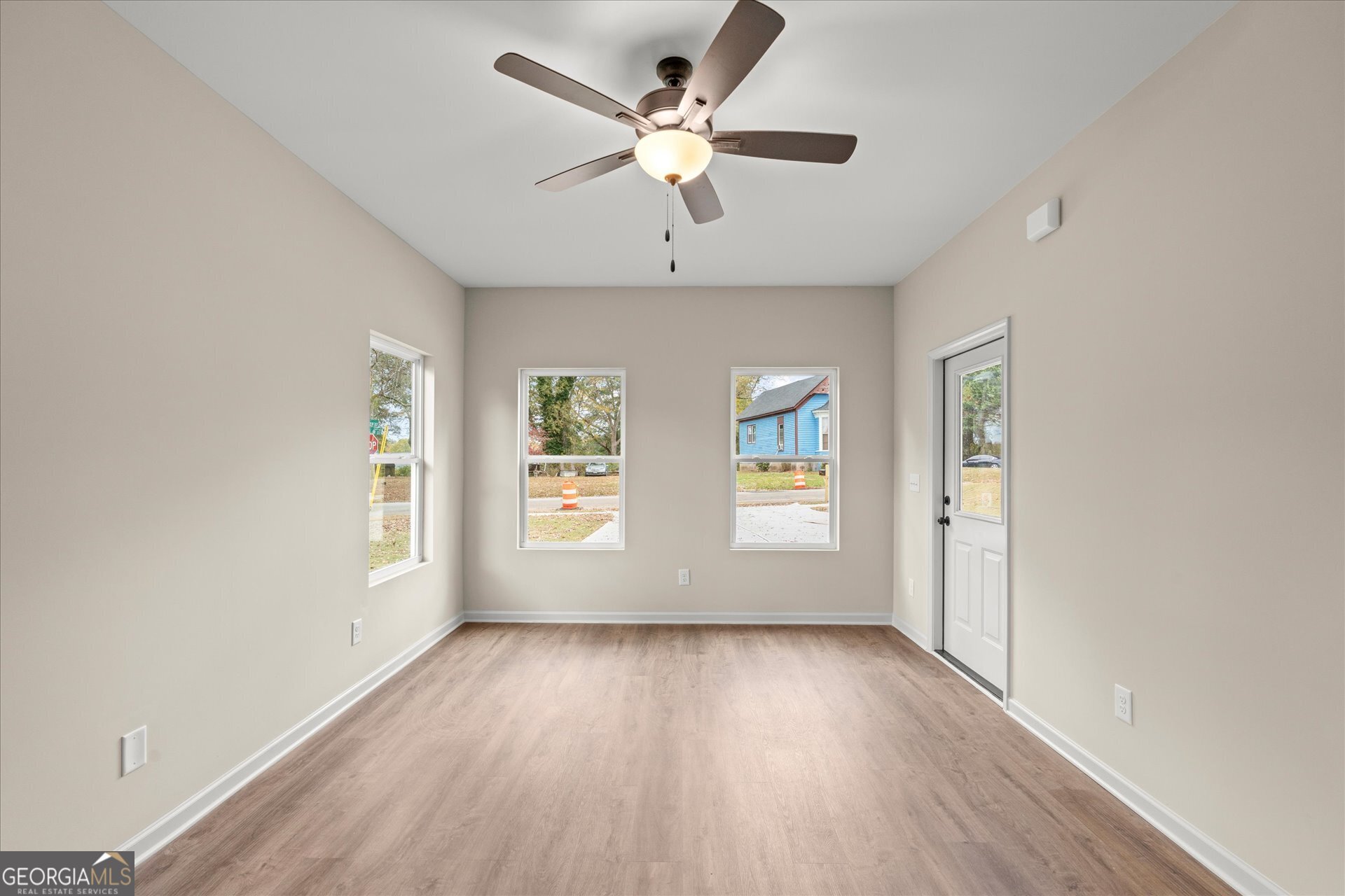 654 King Street Property Photo 8