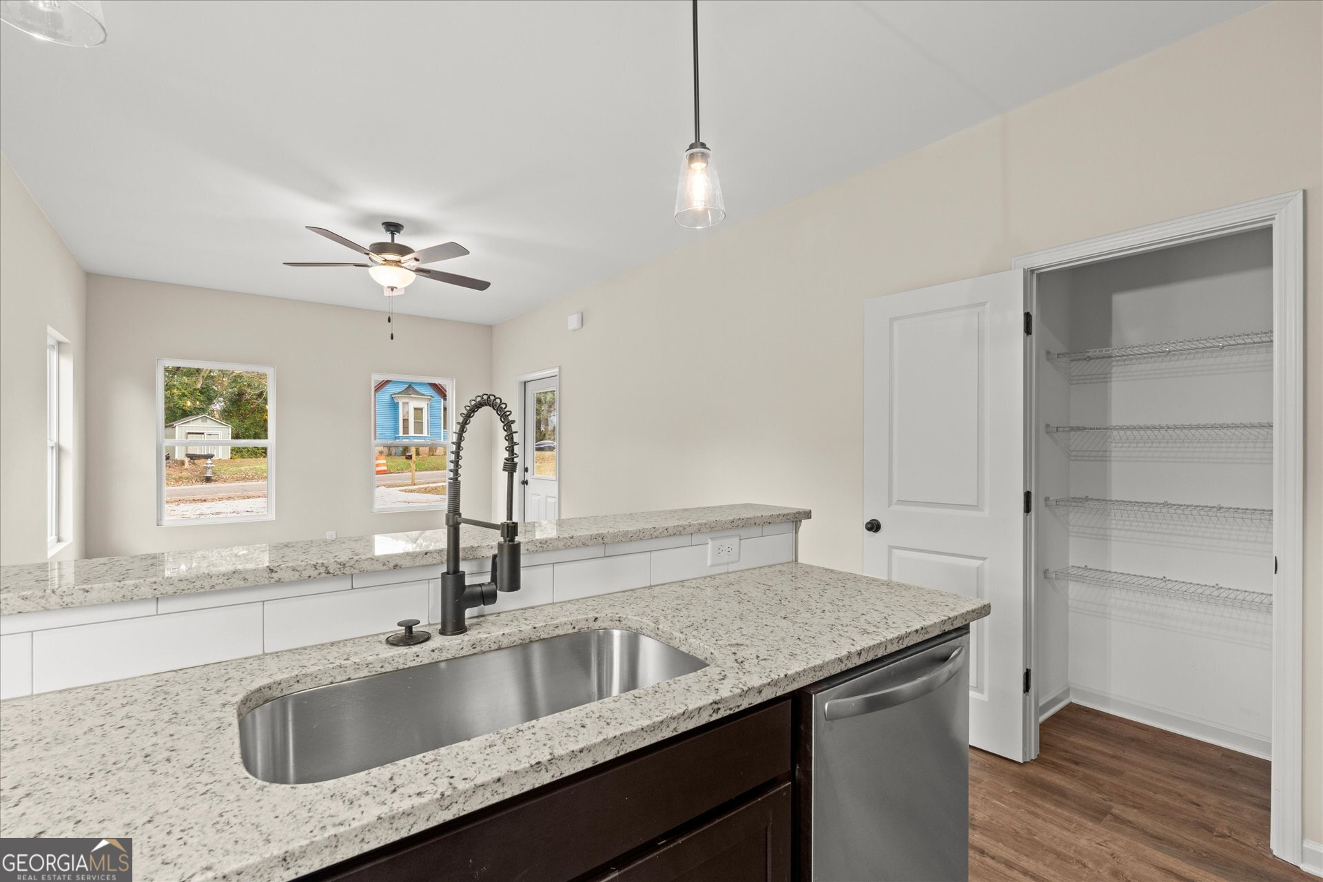654 King Street Property Photo 12