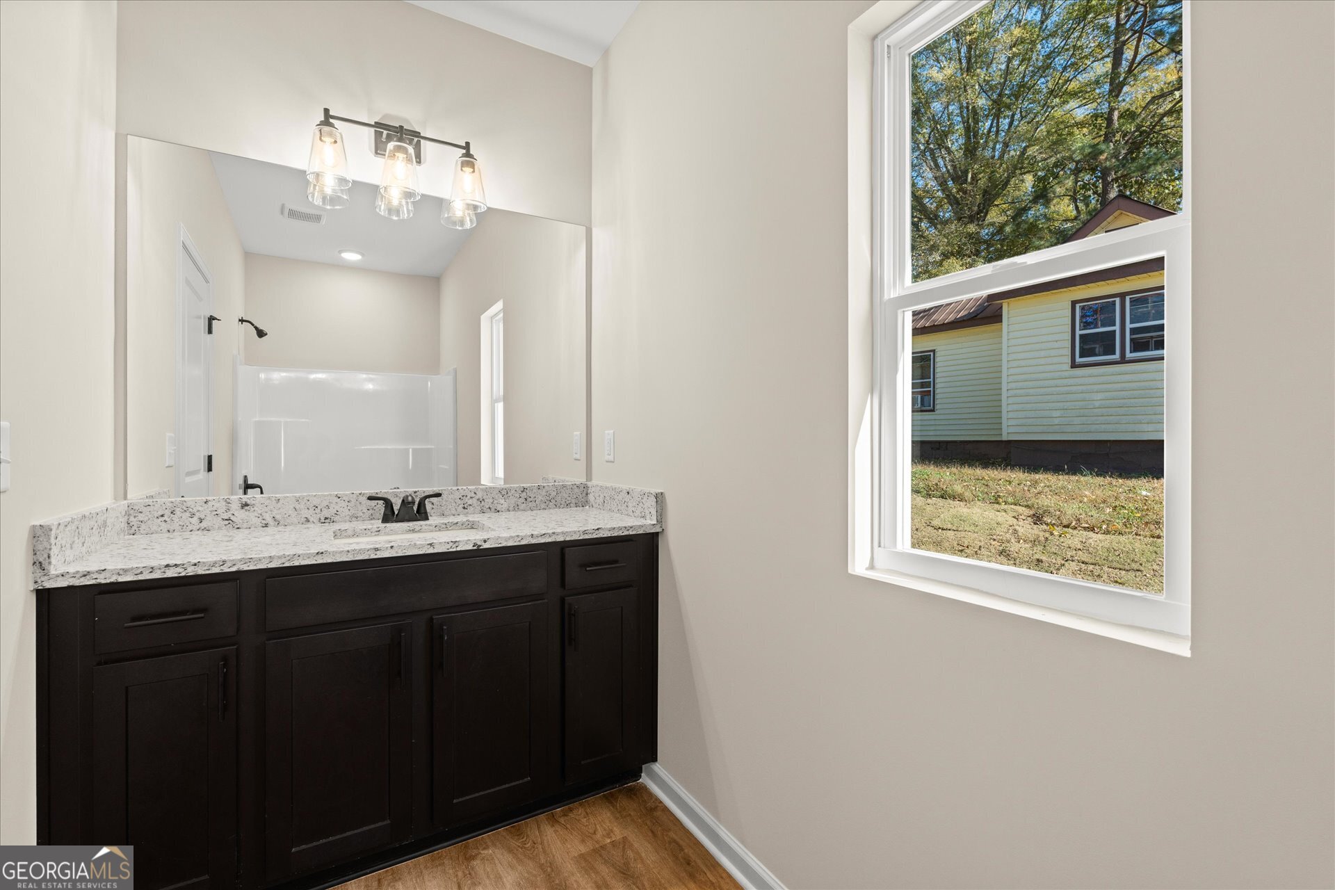 654 King Street Property Photo 15