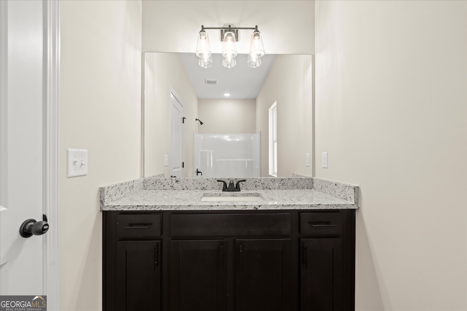 654 King Street Property Photo 16