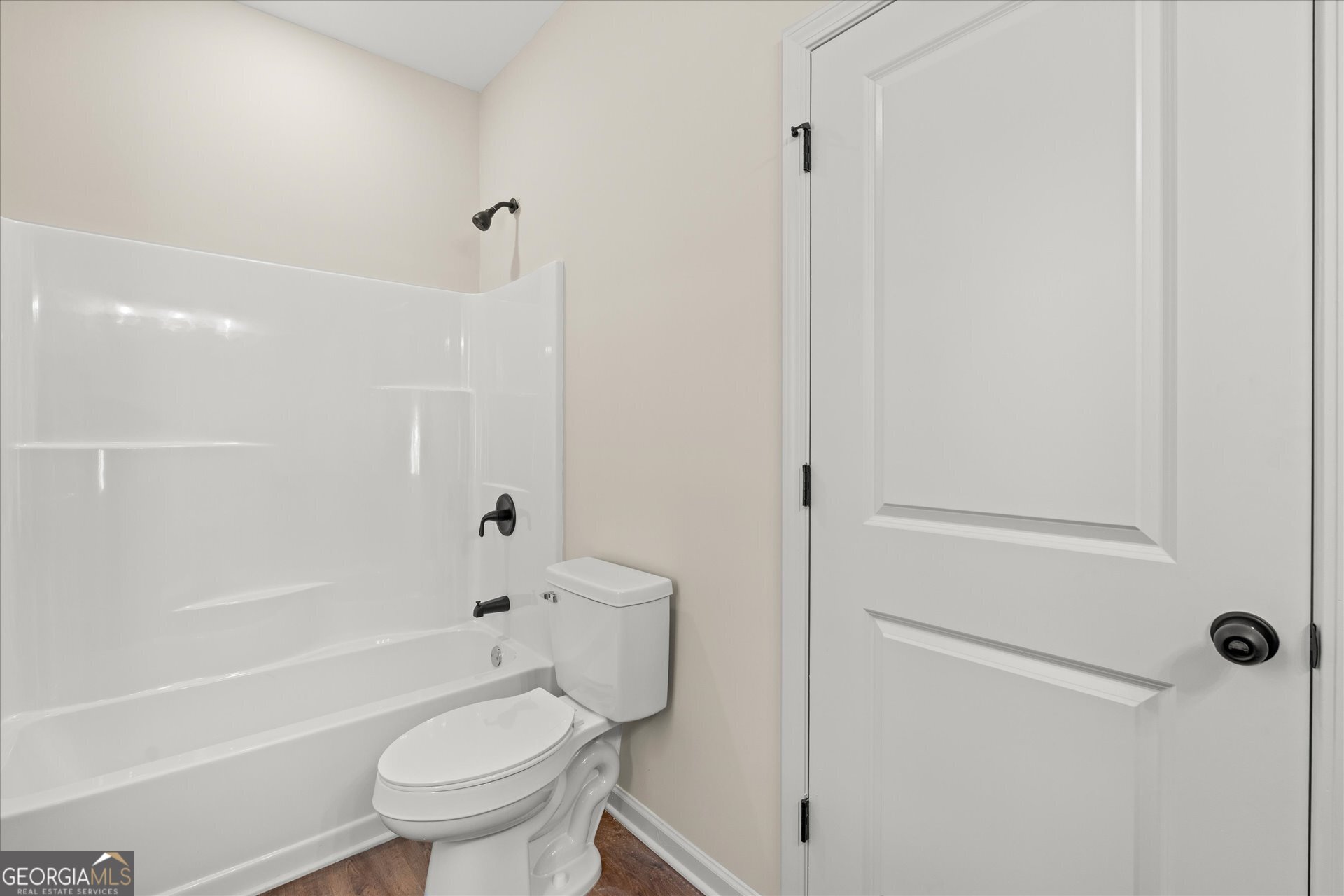 654 King Street Property Photo 17