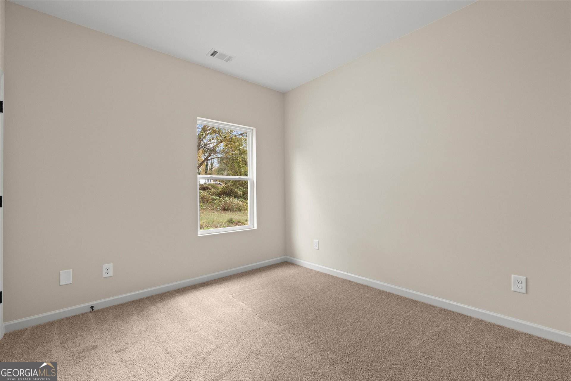 654 King Street Property Photo 18