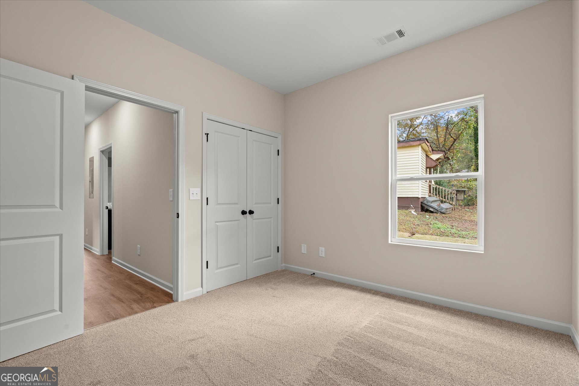654 King Street Property Photo 19