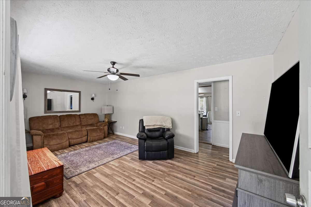 205 Woodglen Drive Property Photo 7