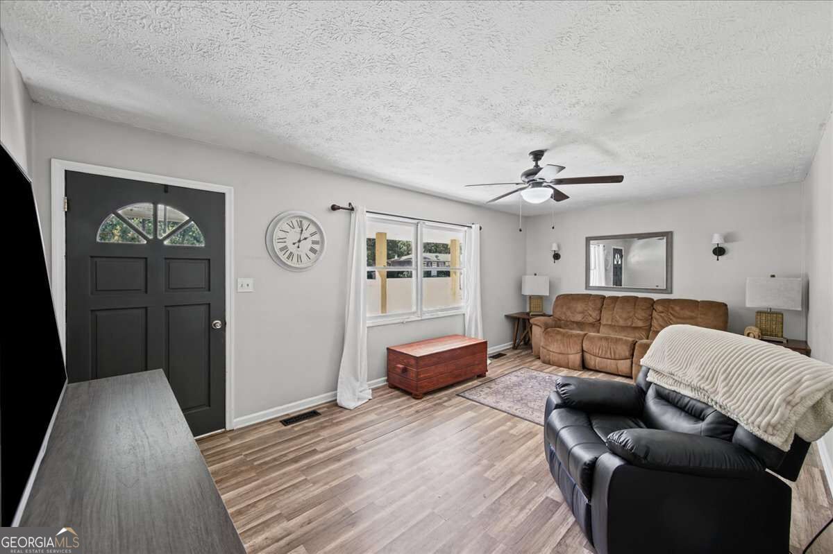 205 Woodglen Drive Property Photo 8