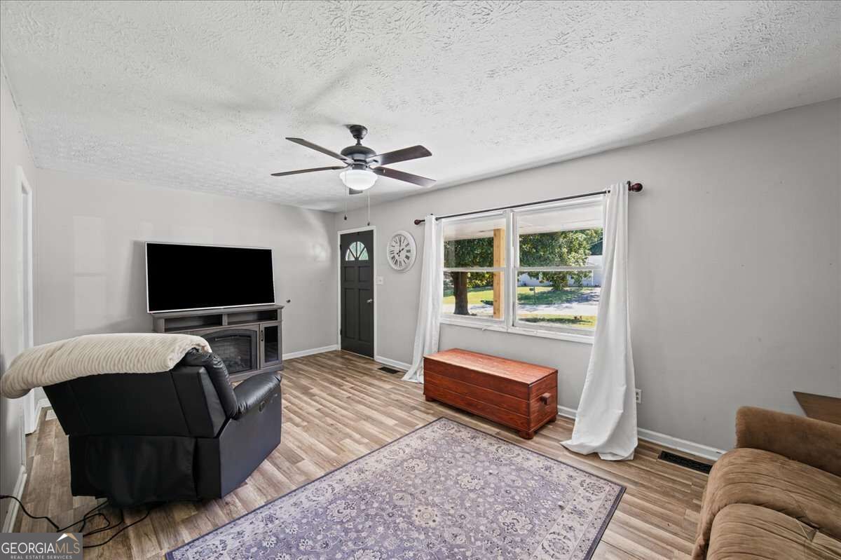 205 Woodglen Drive Property Photo 9