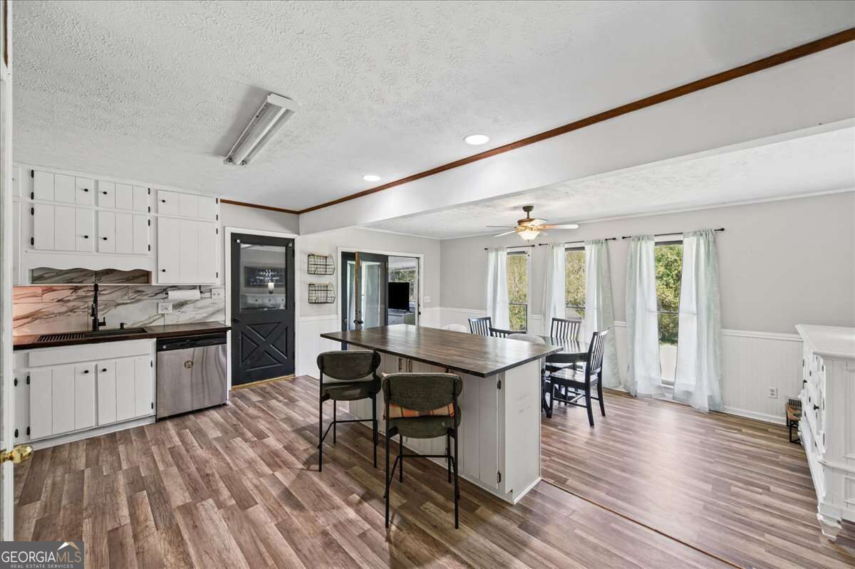 205 Woodglen Drive Property Photo 10