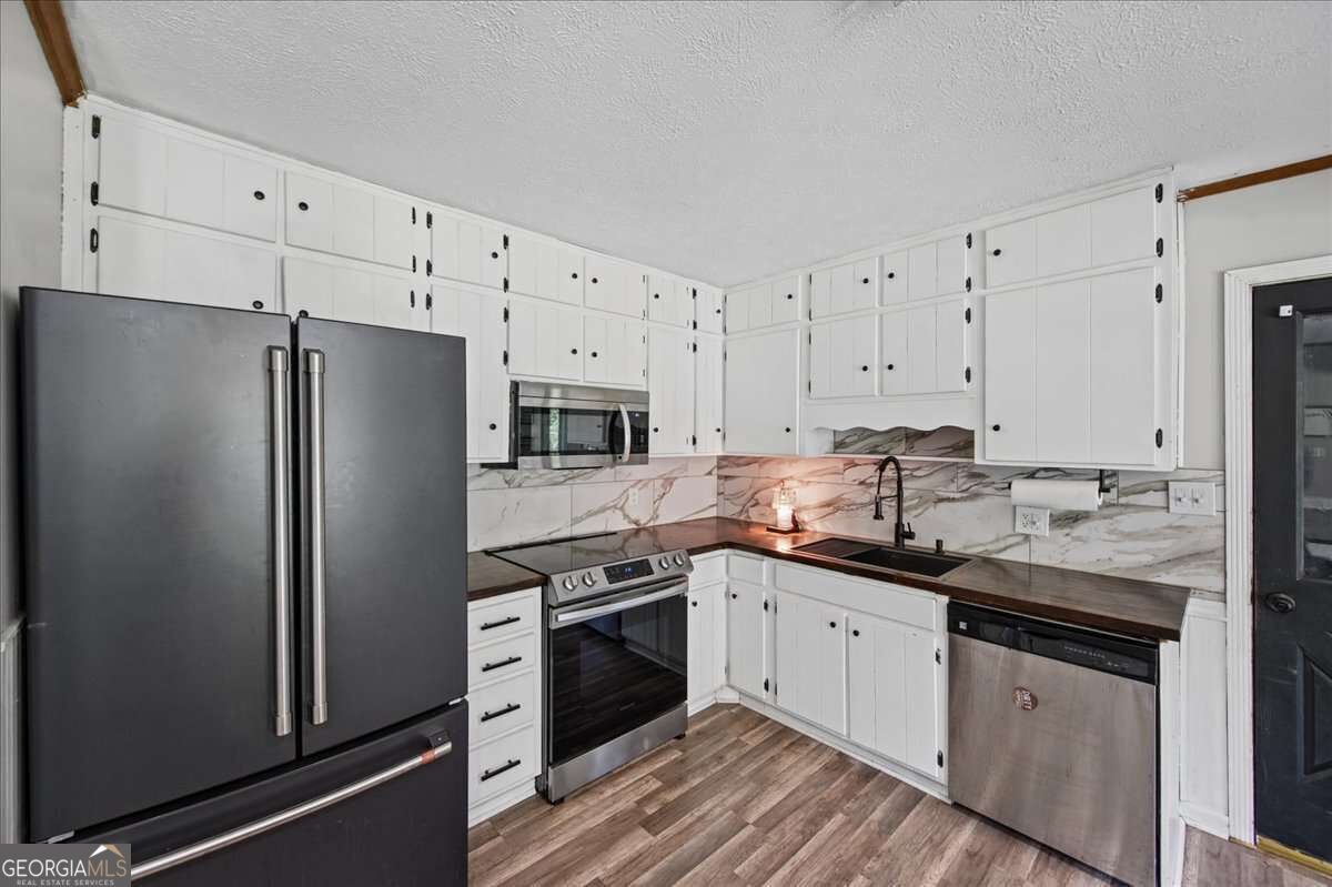 205 Woodglen Drive Property Photo 16