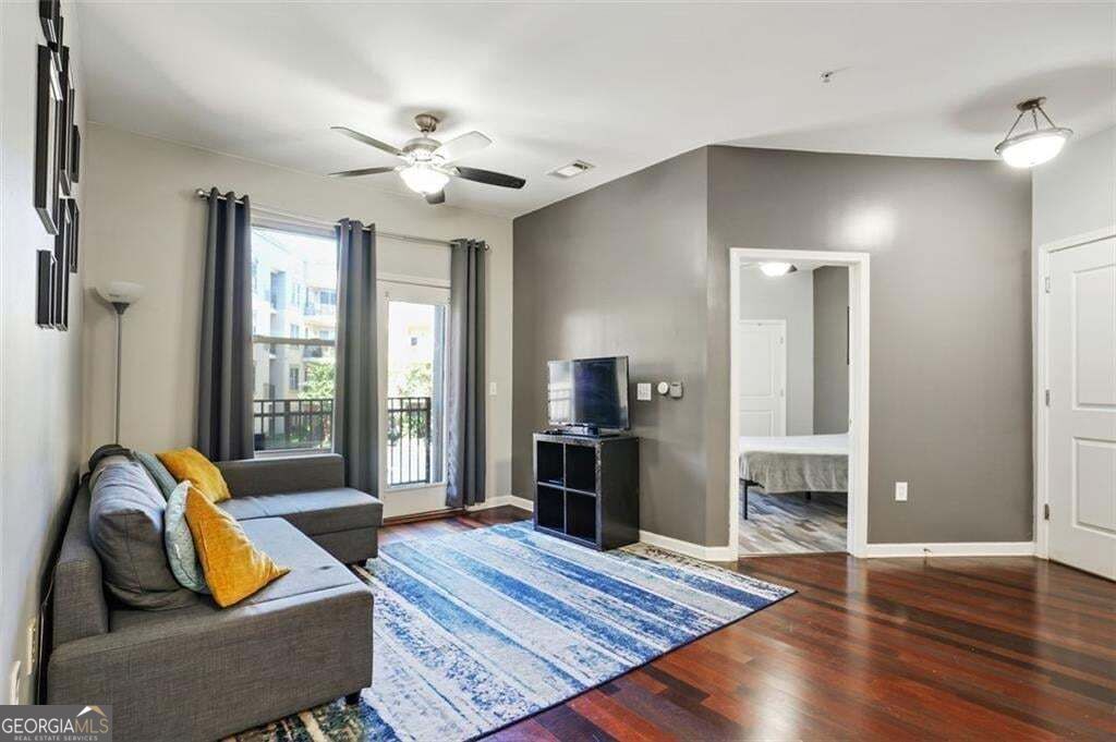 870 Mayson Turner Road Nw # 1127 Property Photo 4