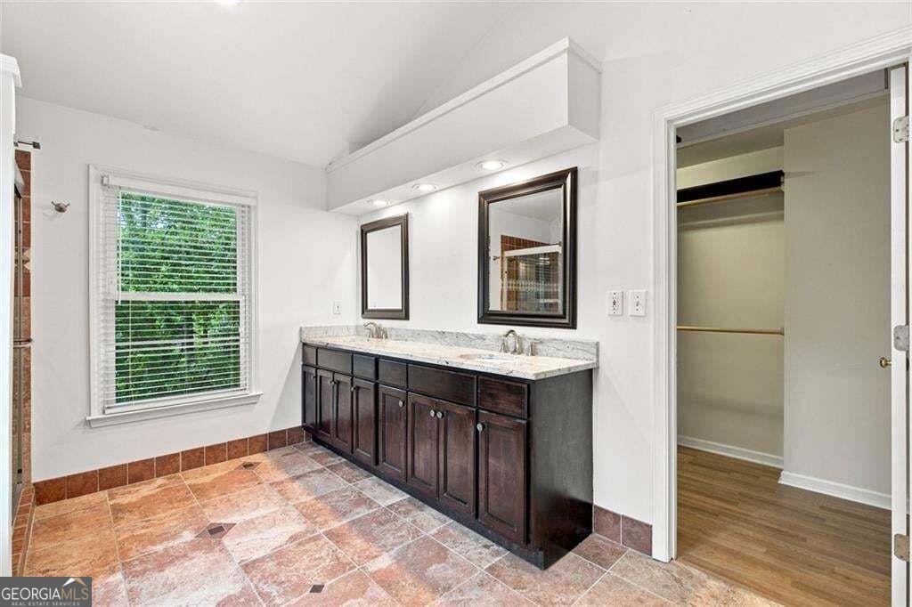 425 Fairford Lane Property Photo 31