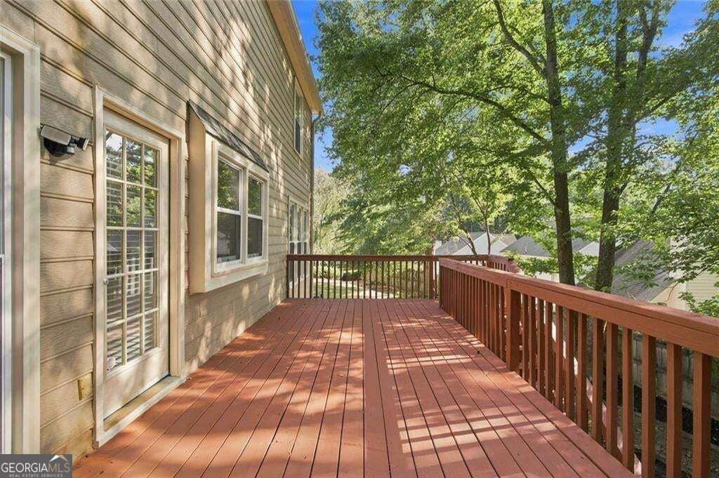 425 Fairford Lane Property Photo 54