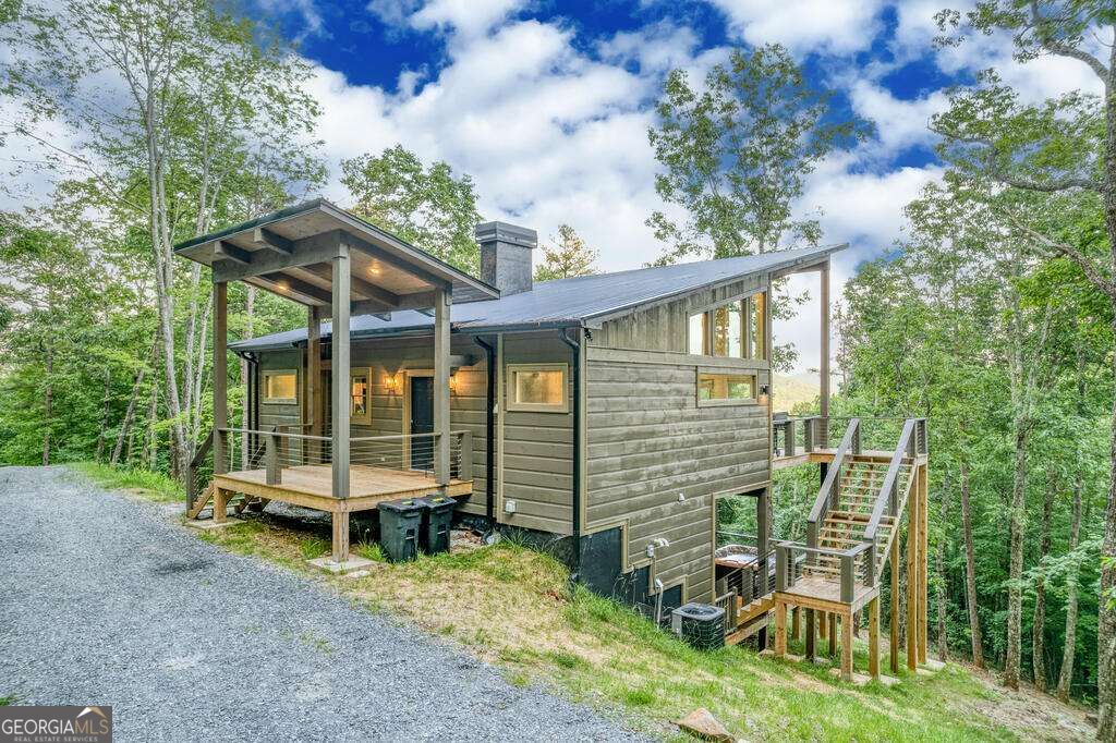 281 Raintree Bend Property Photo 1