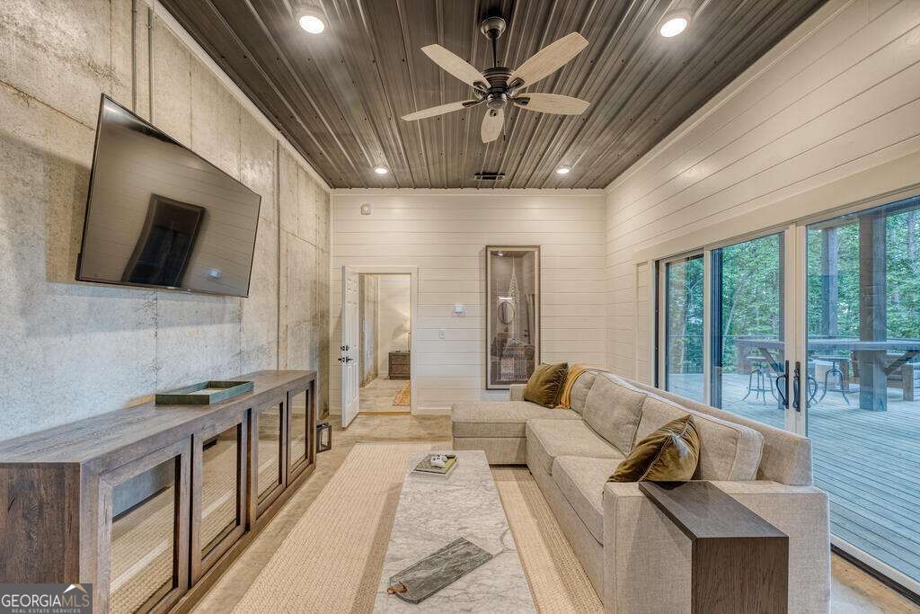 281 Raintree Bend Property Photo 41