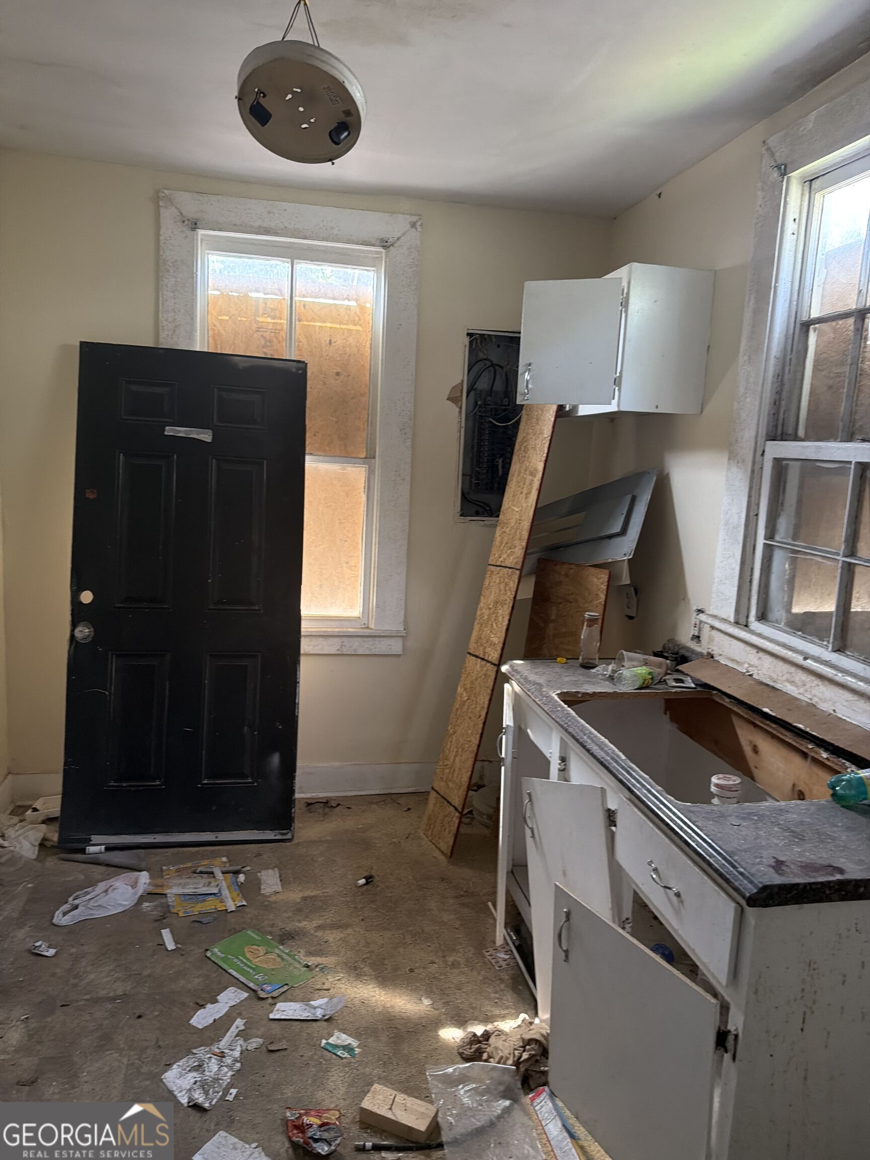 718 W 38th Street Property Photo 5