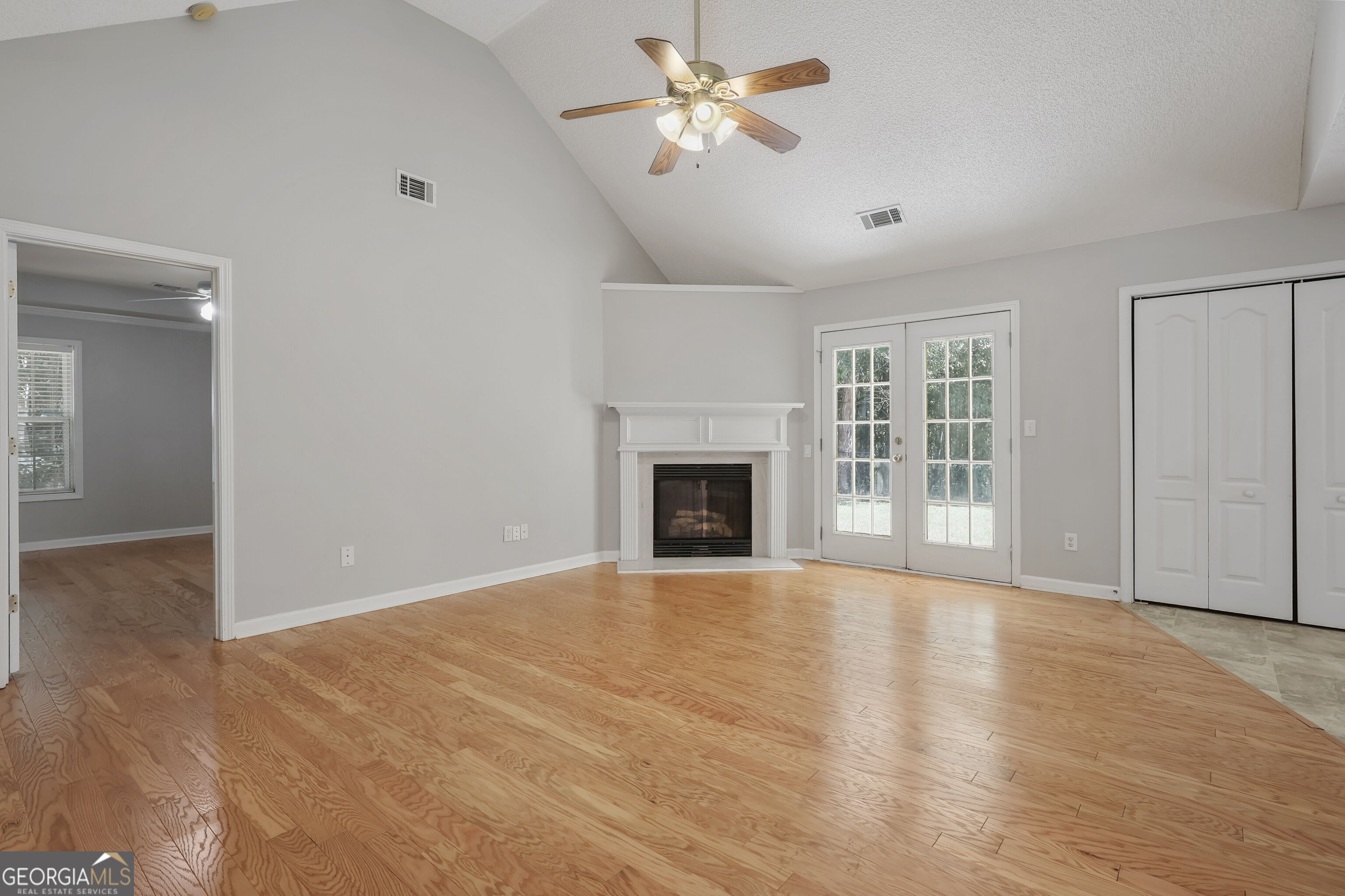 527 Judith Court Property Photo 4