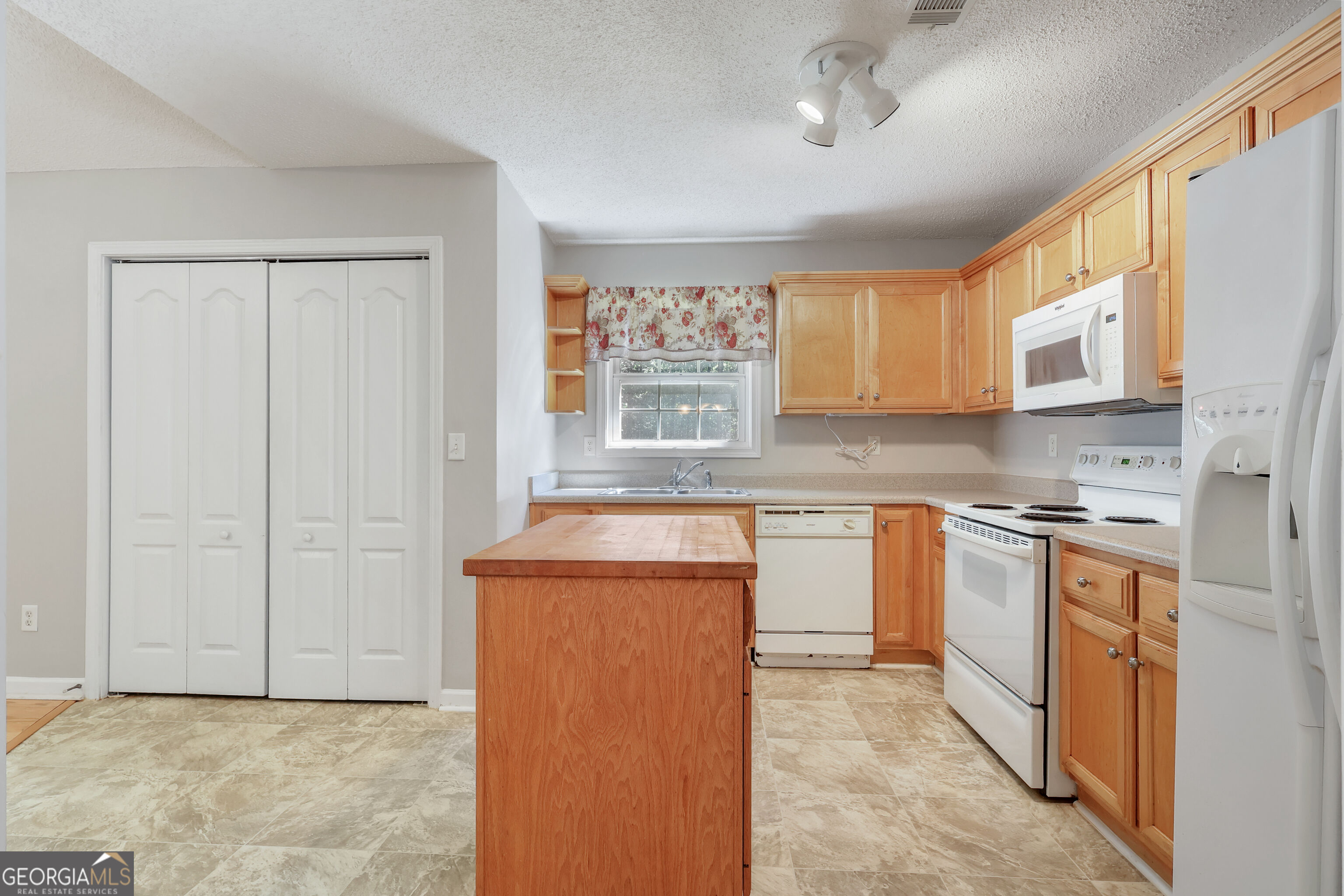 527 Judith Court Property Photo 10