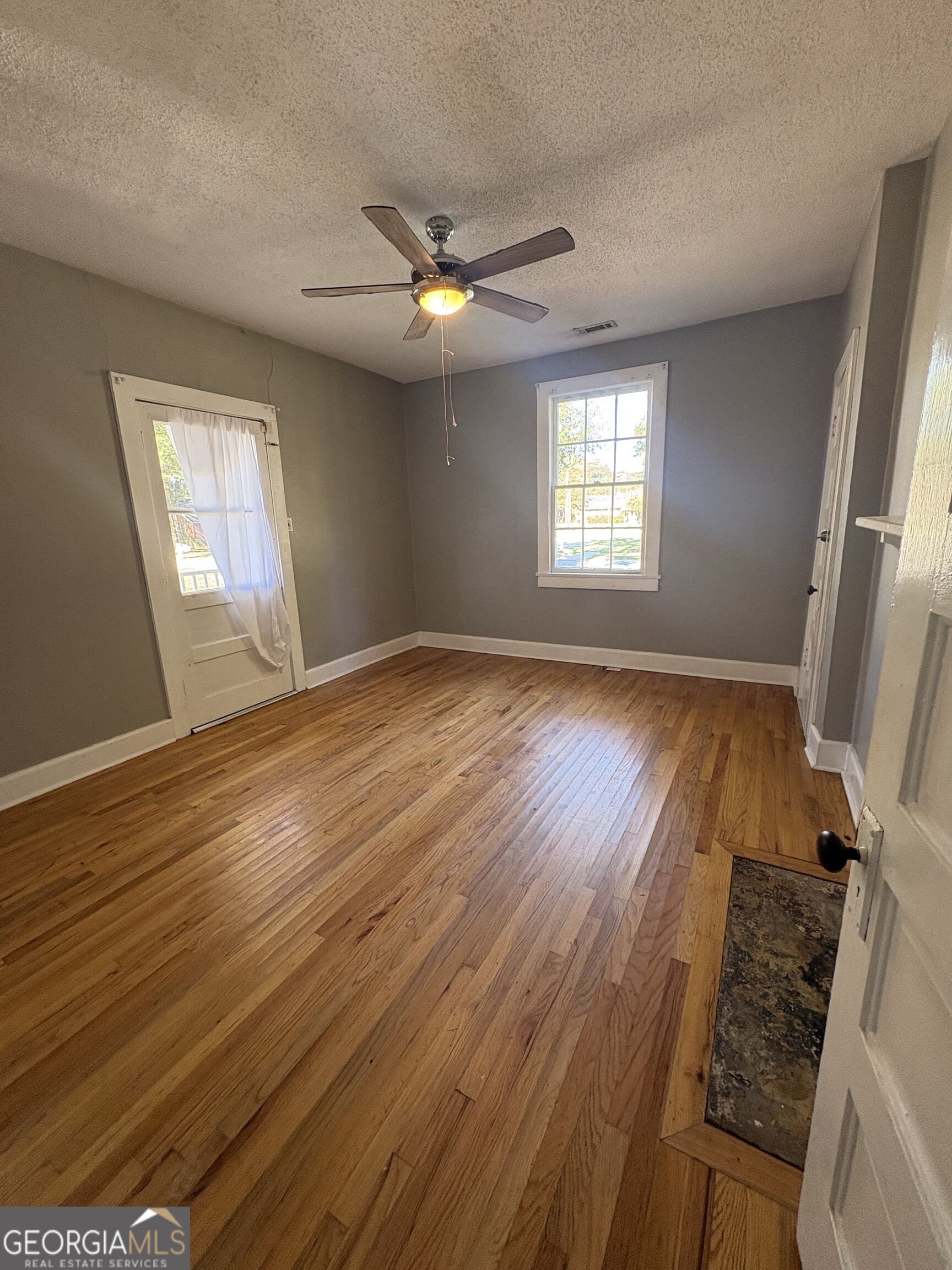 15 Elmwood Street Ne Property Photo 3