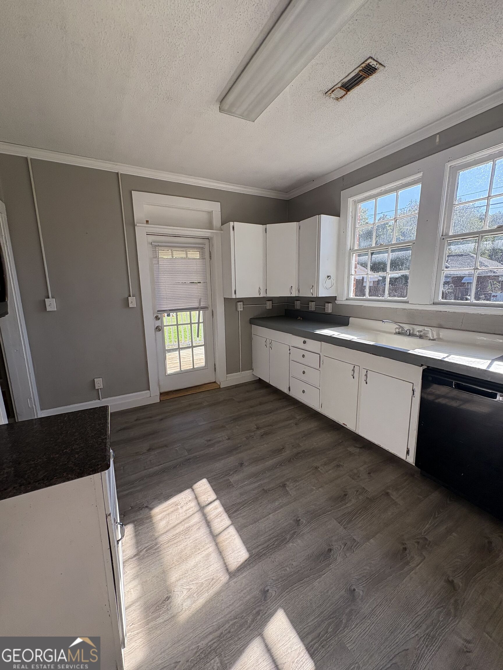 15 Elmwood Street Ne Property Photo 10
