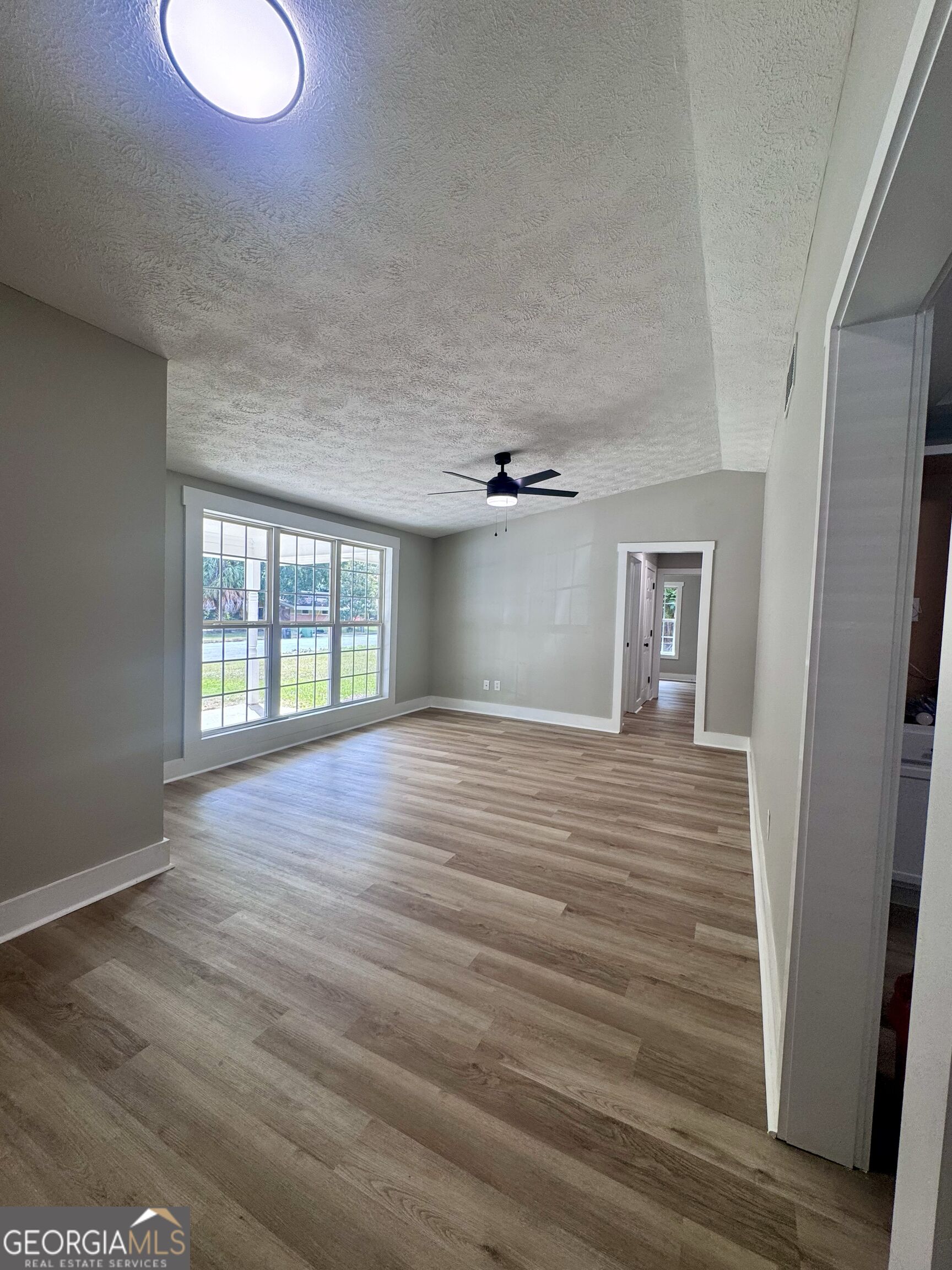 855 Emerald Street Property Photo 6