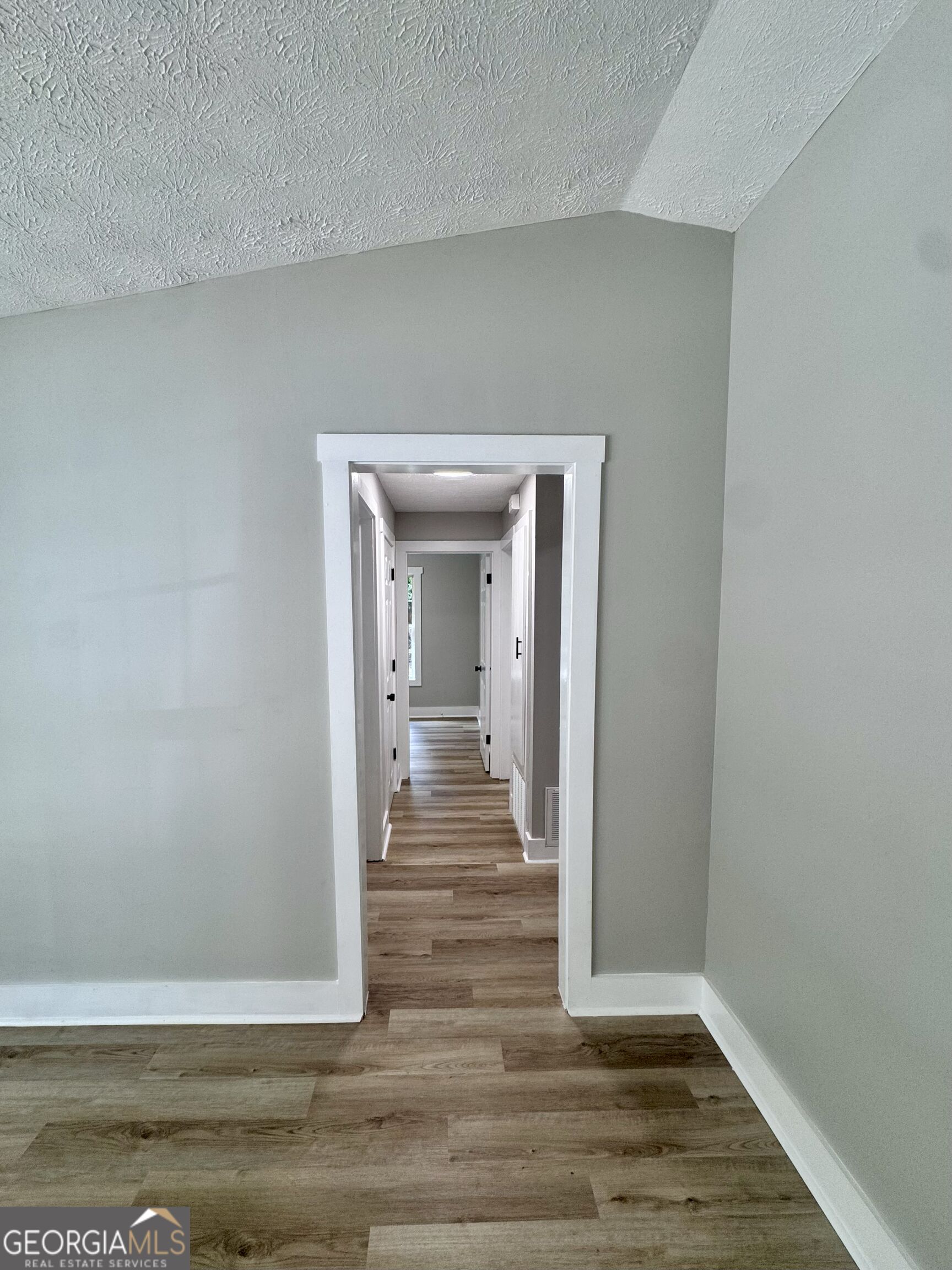 855 Emerald Street Property Photo 7
