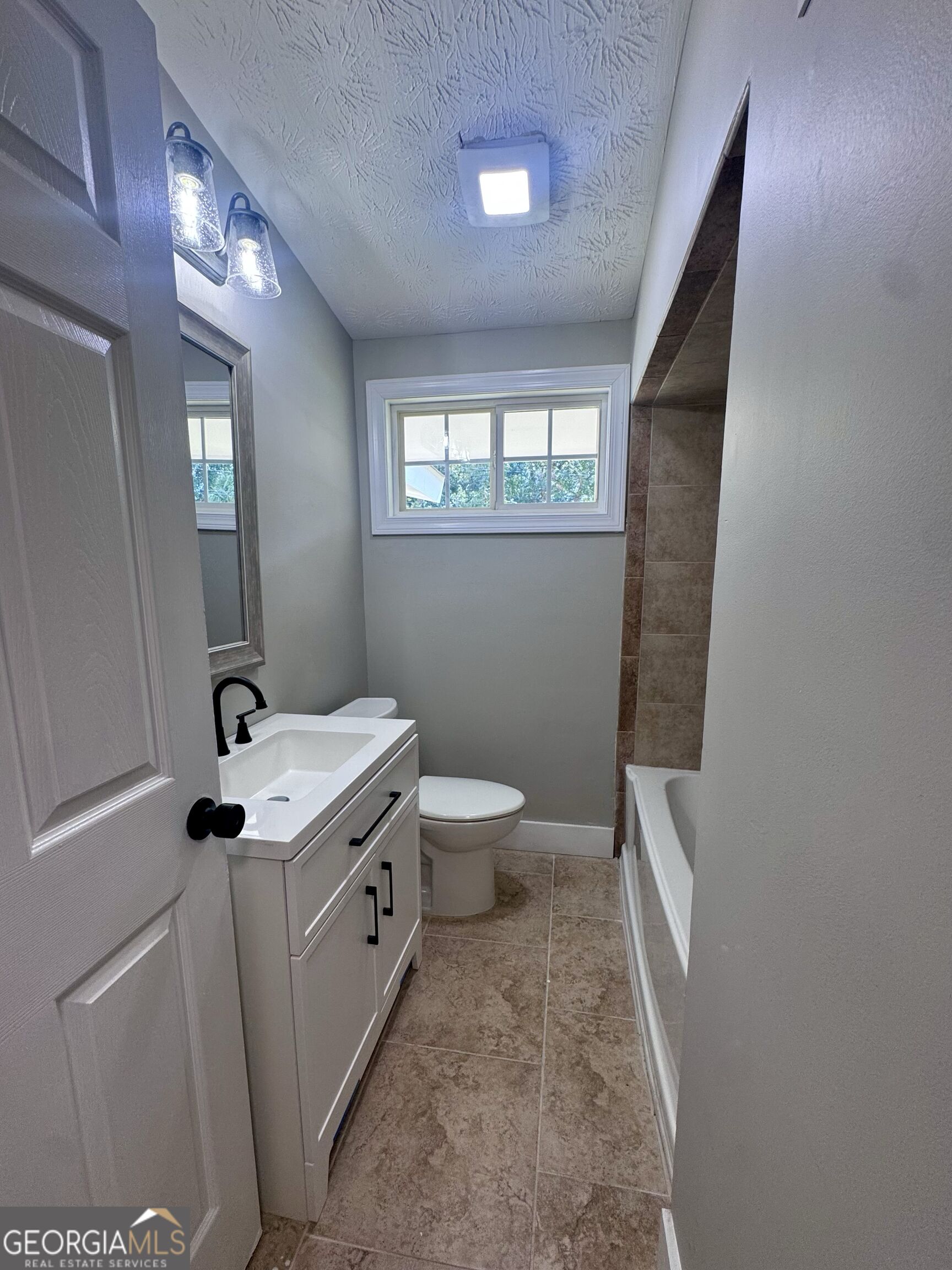855 Emerald Street Property Photo 8