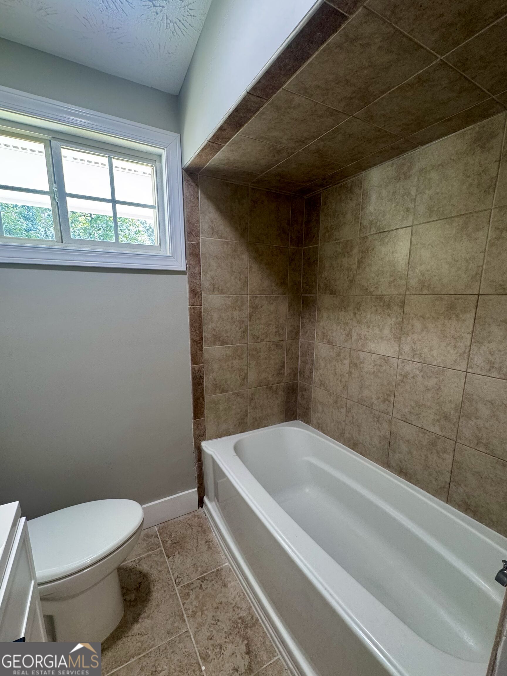 855 Emerald Street Property Photo 9