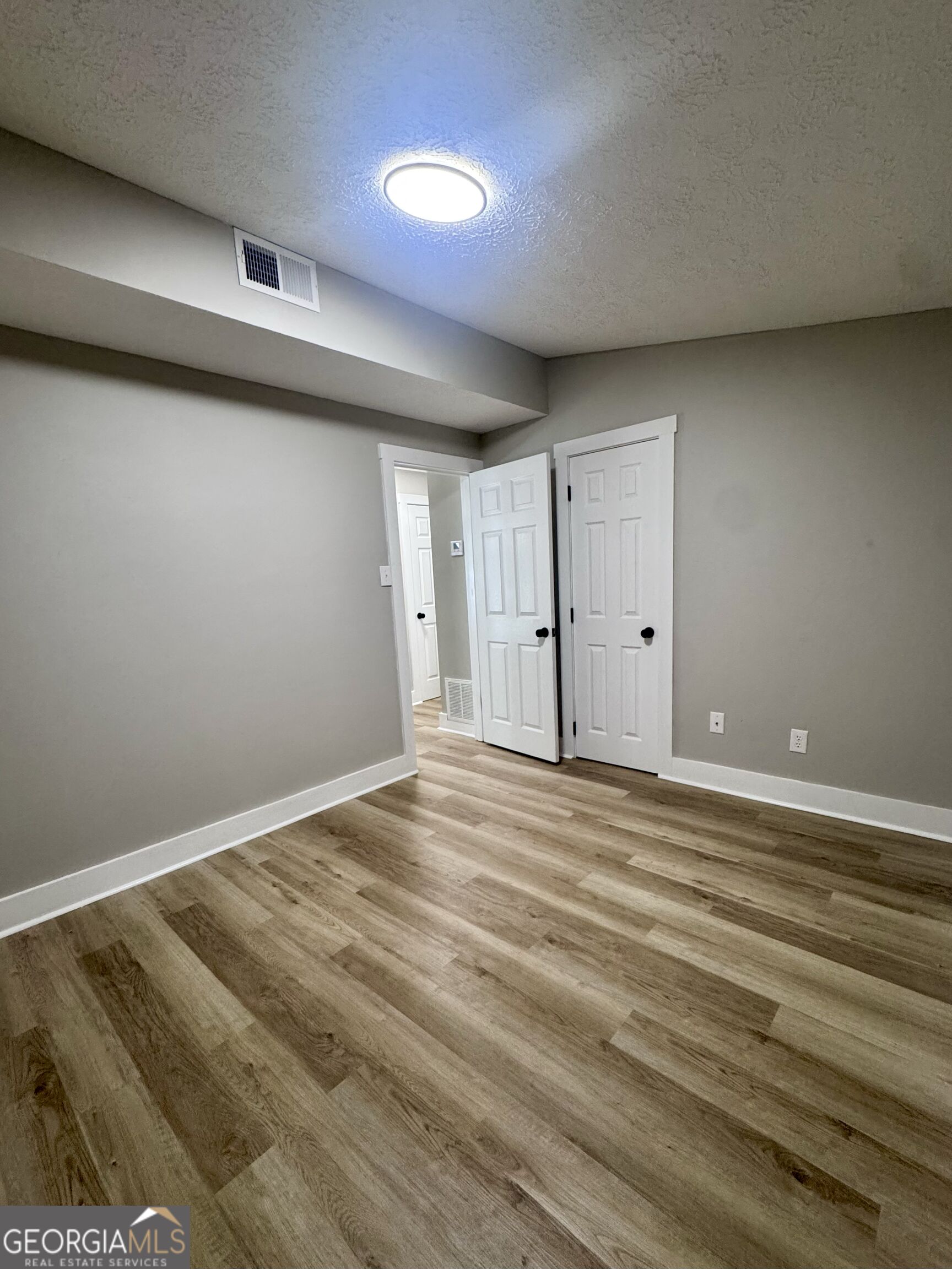 855 Emerald Street Property Photo 12