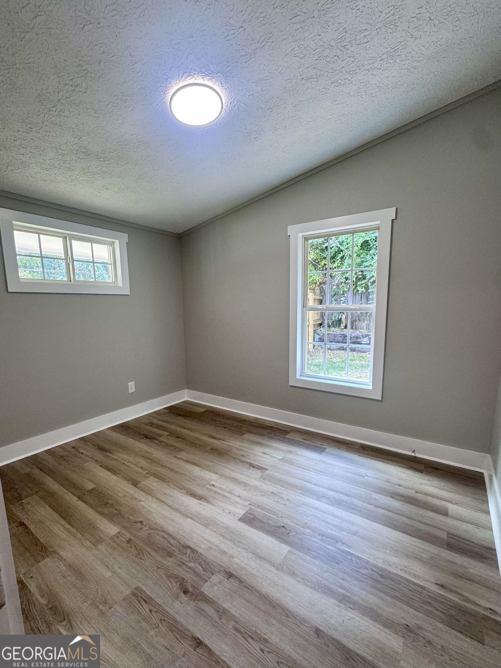 855 Emerald Street Property Photo 15